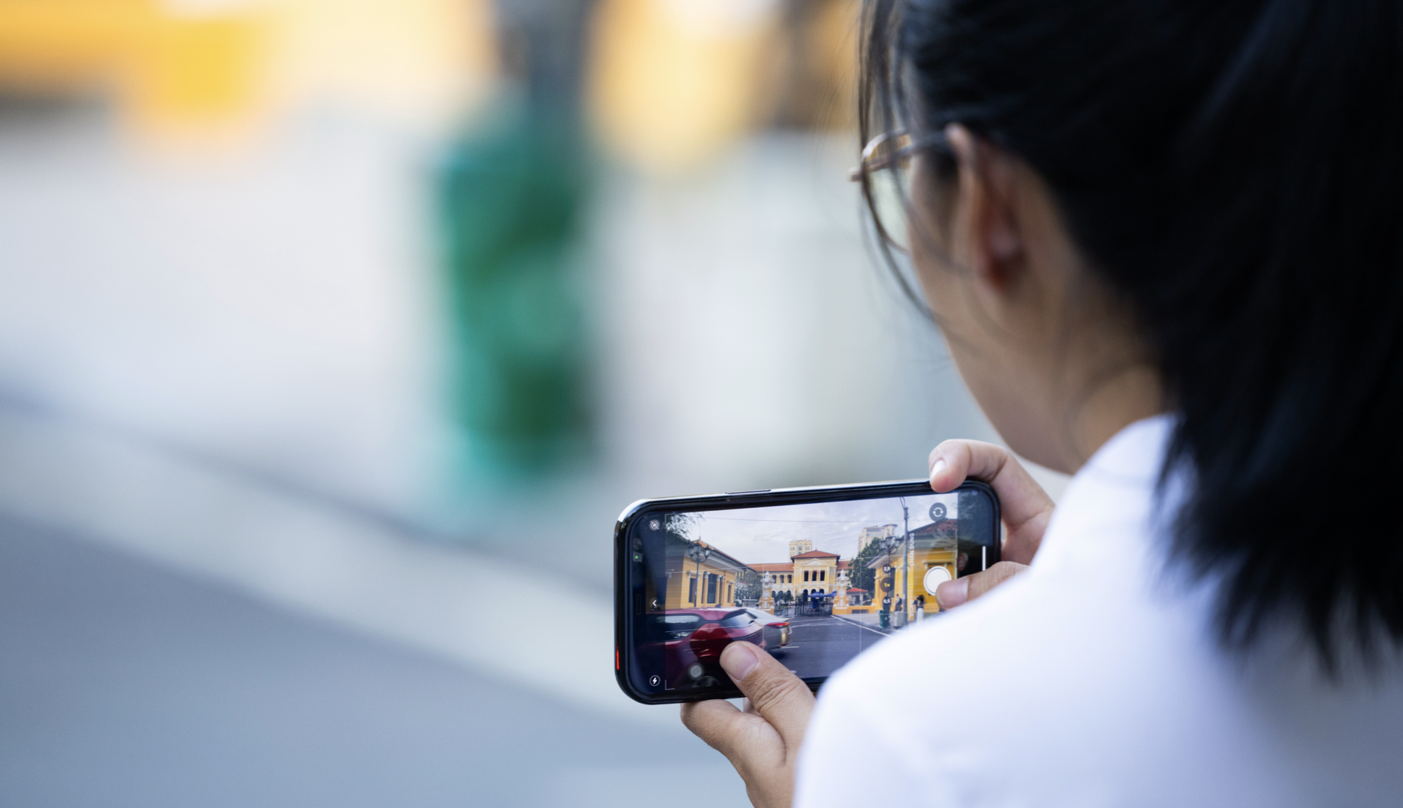 Xét xử vụ kẹo Kera: Những hình ảnh đầu tiên tại toà của Hoa hậu Thuỳ Tiên, Hằng Du Mục và Quang Linh Vlog- Ảnh 4.