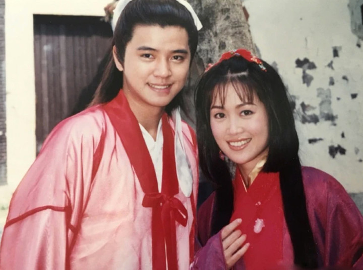 1763511076 568 Cuoc doi trai nguoc cua 2 tai tu dong vai