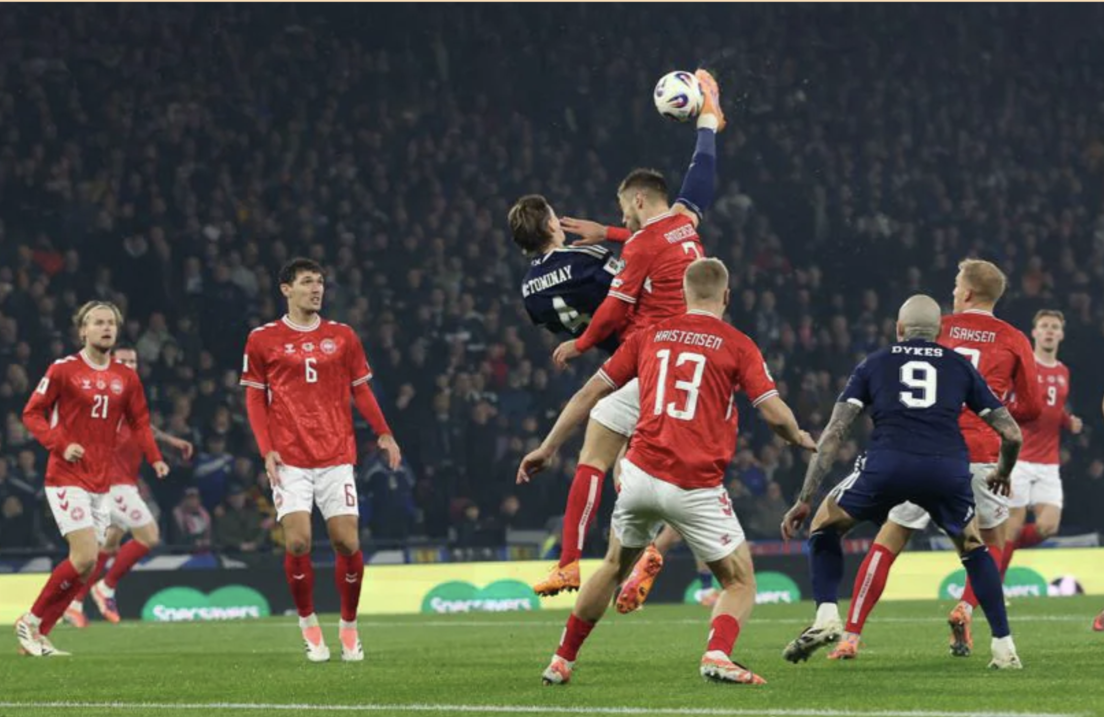 Thắng nghẹt thở Đan Mạch, 