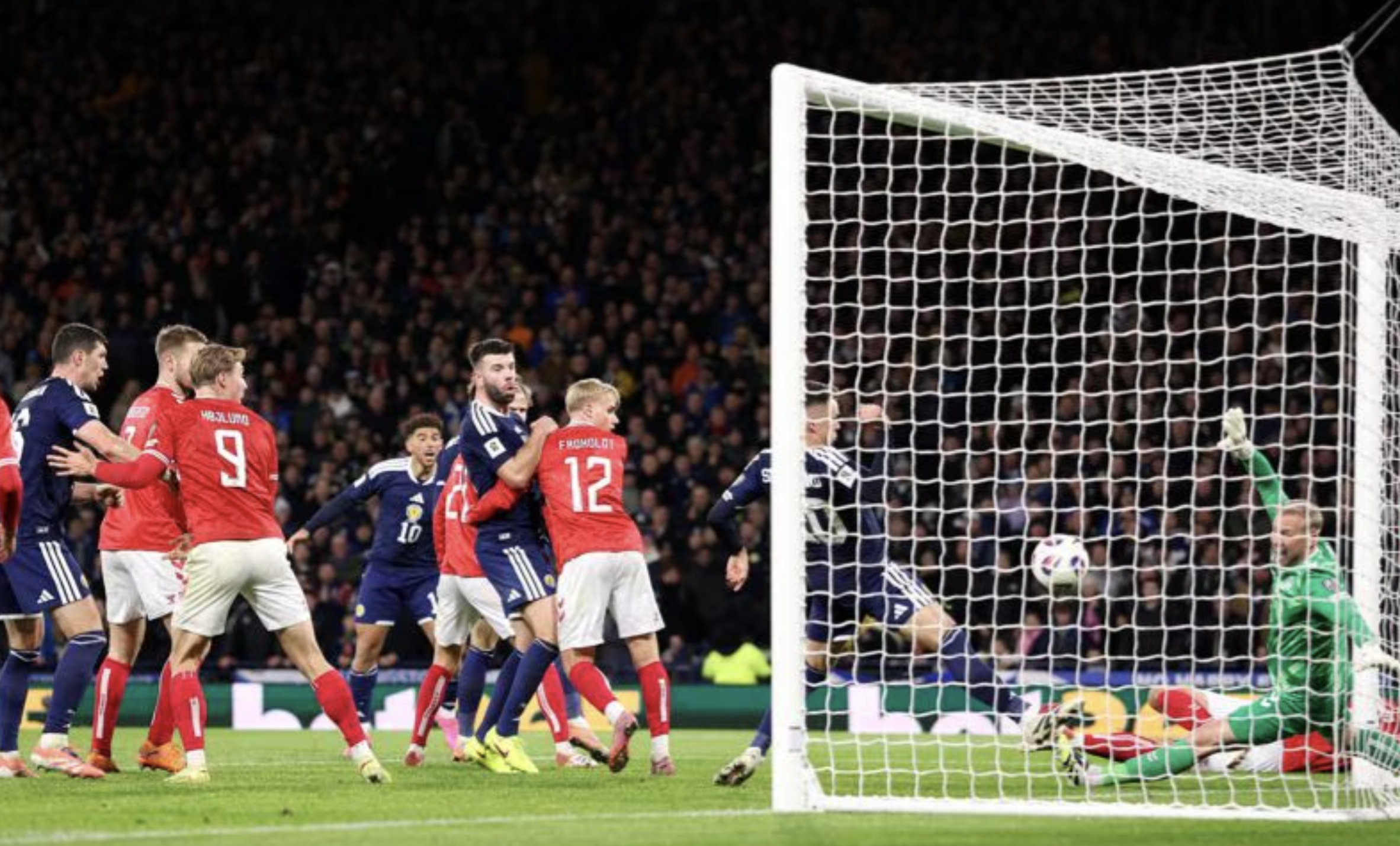 Thắng nghẹt thở Đan Mạch, 