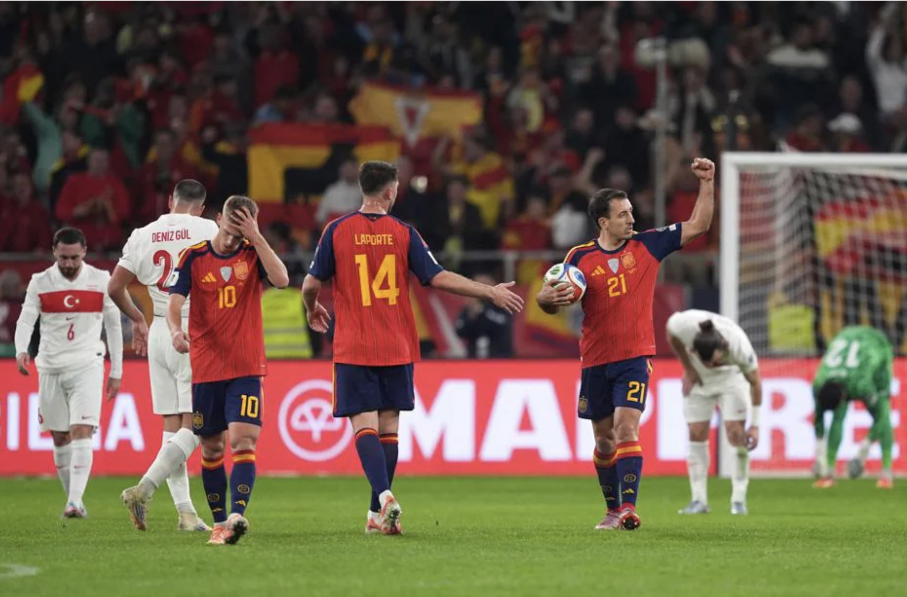 Hòa thót tim Thổ Nhĩ Kỳ, Tây Ban Nha lập kỷ lục và giành vé World Cup - Ảnh 5.