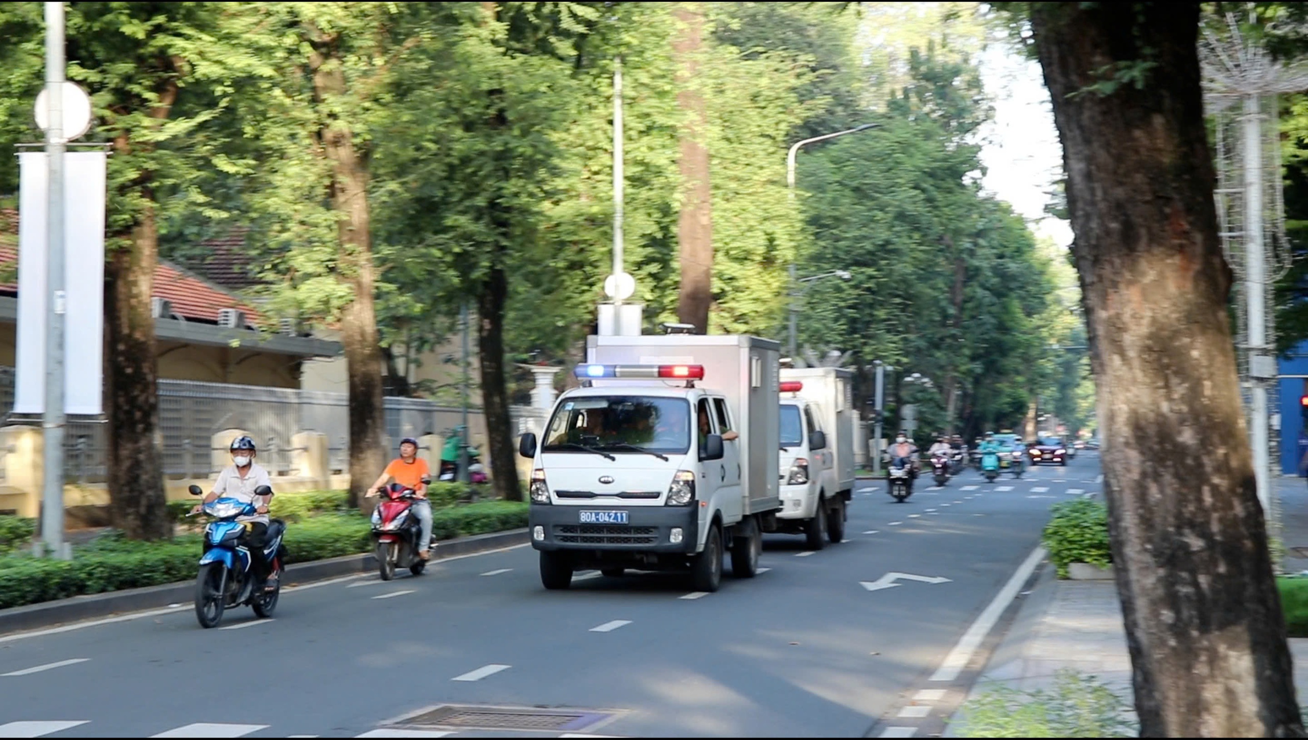 Áp giải Thùy Tiên, Hằng du mục đến tòa xét xử - Ảnh 2.