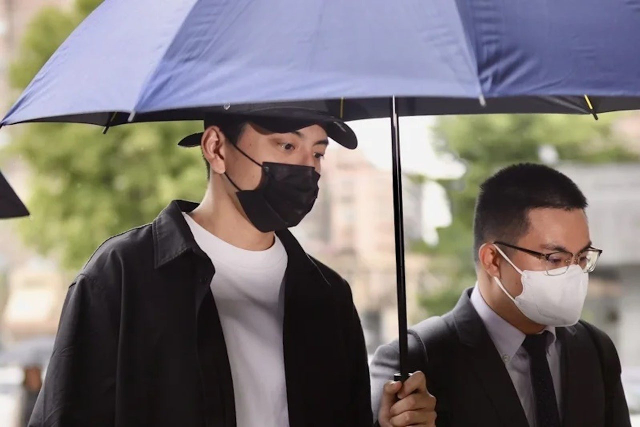 1763518497 771 Nguoi khien 18 nghe si bi bat xuat hien