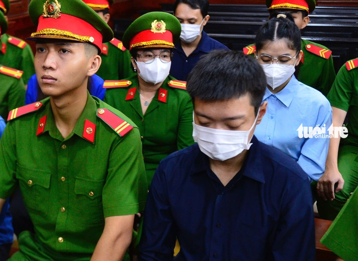 Tổng giám đốc Công ty Sen Vàng vắng mặt tại phiên tòa xét xử hoa hậu Thùy Tiên - Ảnh 3.