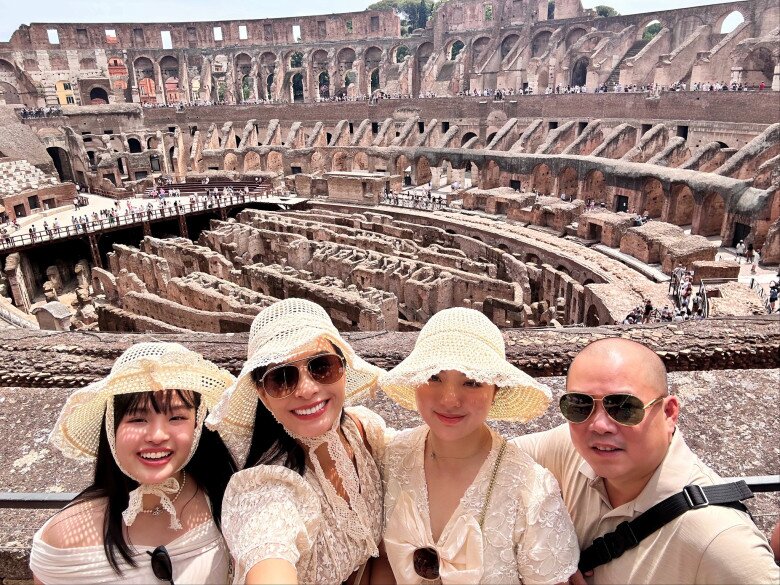 Gia đình Thúy Hạnh và Minh Khang sang Ý để xem trường đại học cho Suli.