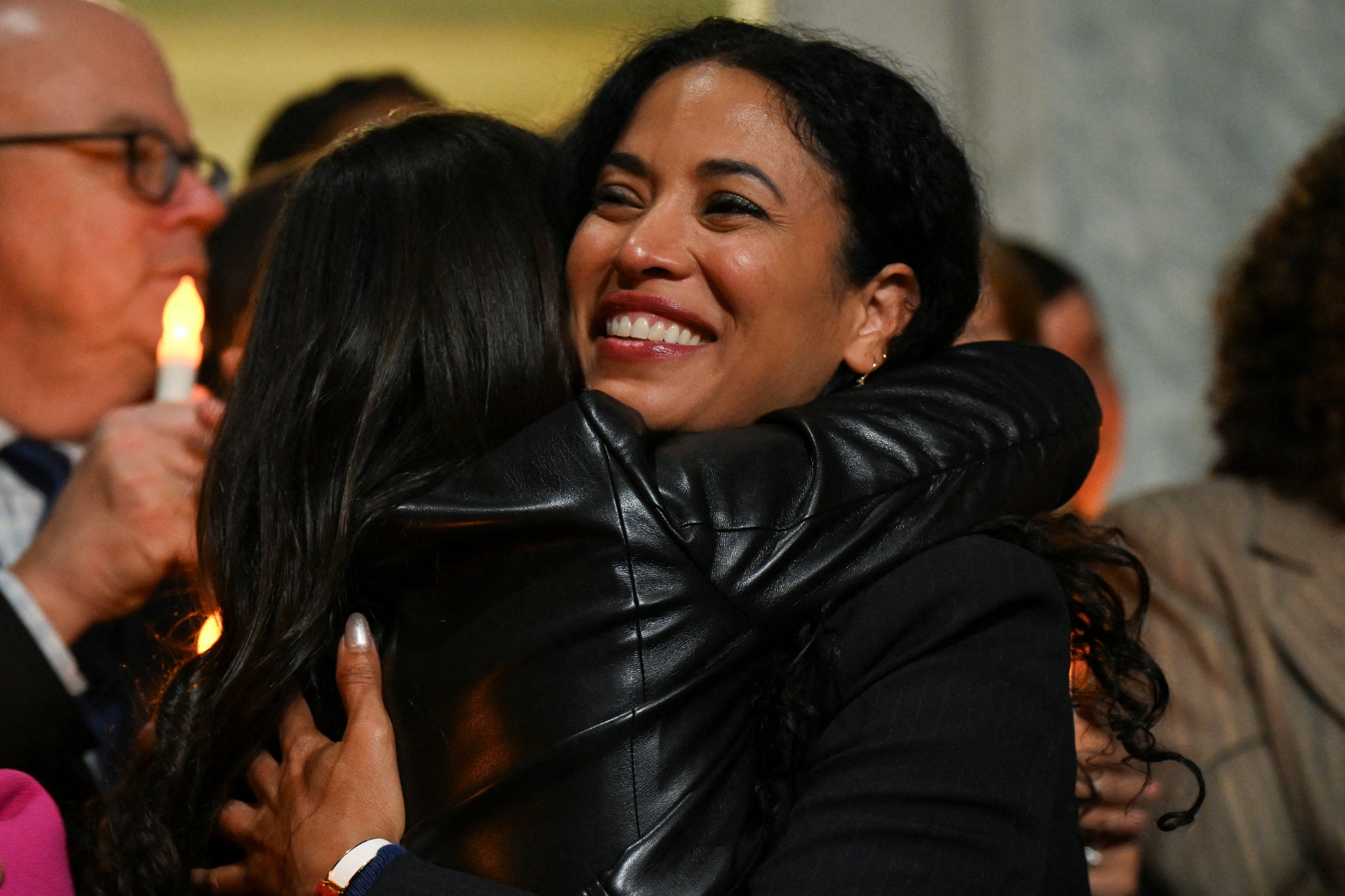 Lưỡng viện Quốc hội Mỹ yêu cầu công bố hồ sơ Epstein, Bộ Tư pháp sẽ làm gì? 2 Epstein - Ảnh 2.