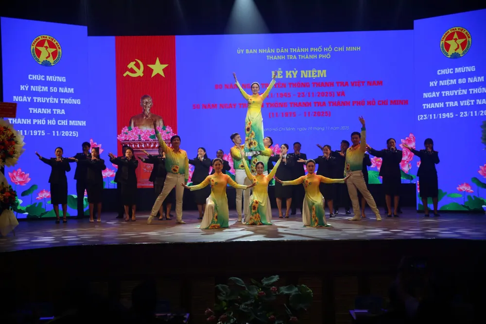Sáng 19-11, Thanh tra TP.HCM tổ chức lễ kỷ niệm 80 năm Ngày truyền thống và 50 năm thành lập Thanh tra TP.HCM. Ảnh: PHẠM HẢI z7239723207949_846e5218de1588a0bd8104ea910fd156.jpg
