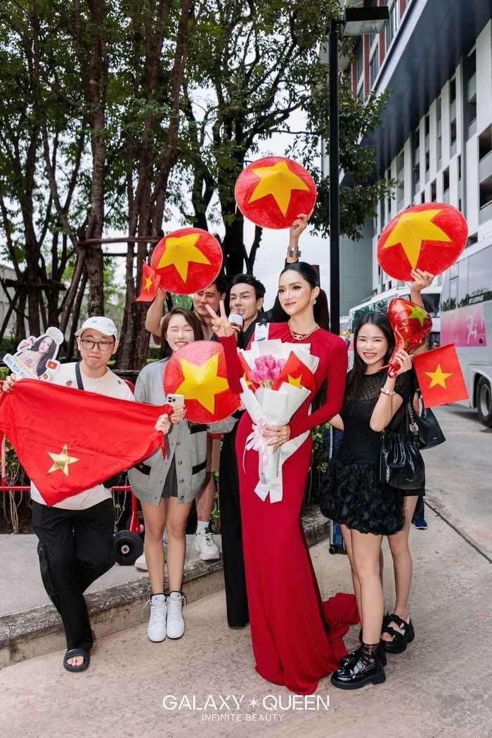 Trang phục dân tộc không ai ngờ tới của Hương Giang tại Miss Universe 2025