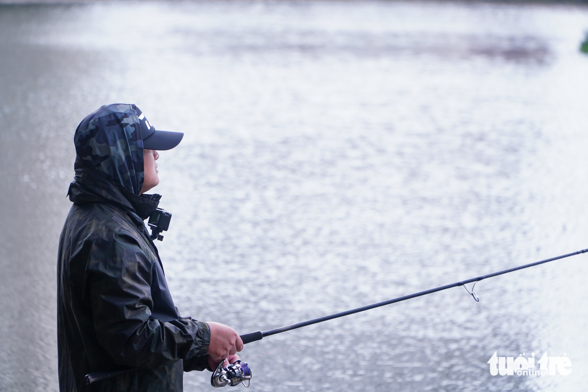 Rét đậm đầu đông, người Hà Nội trùm kín áo ấm, co ro - Ảnh 12.