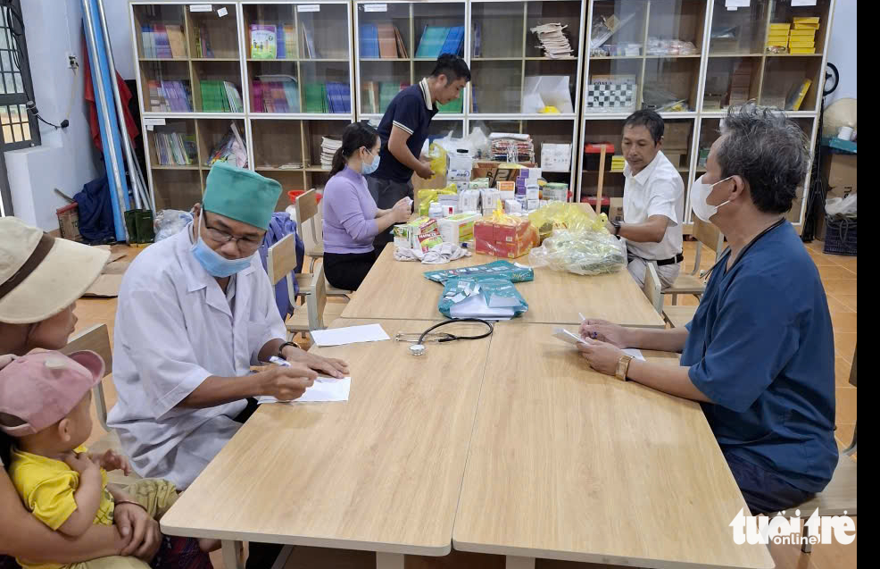 Lũ lụt, sạt lở khiến hàng loạt tuyến đường ở Đắk Lắk ách tắc - Ảnh 4.