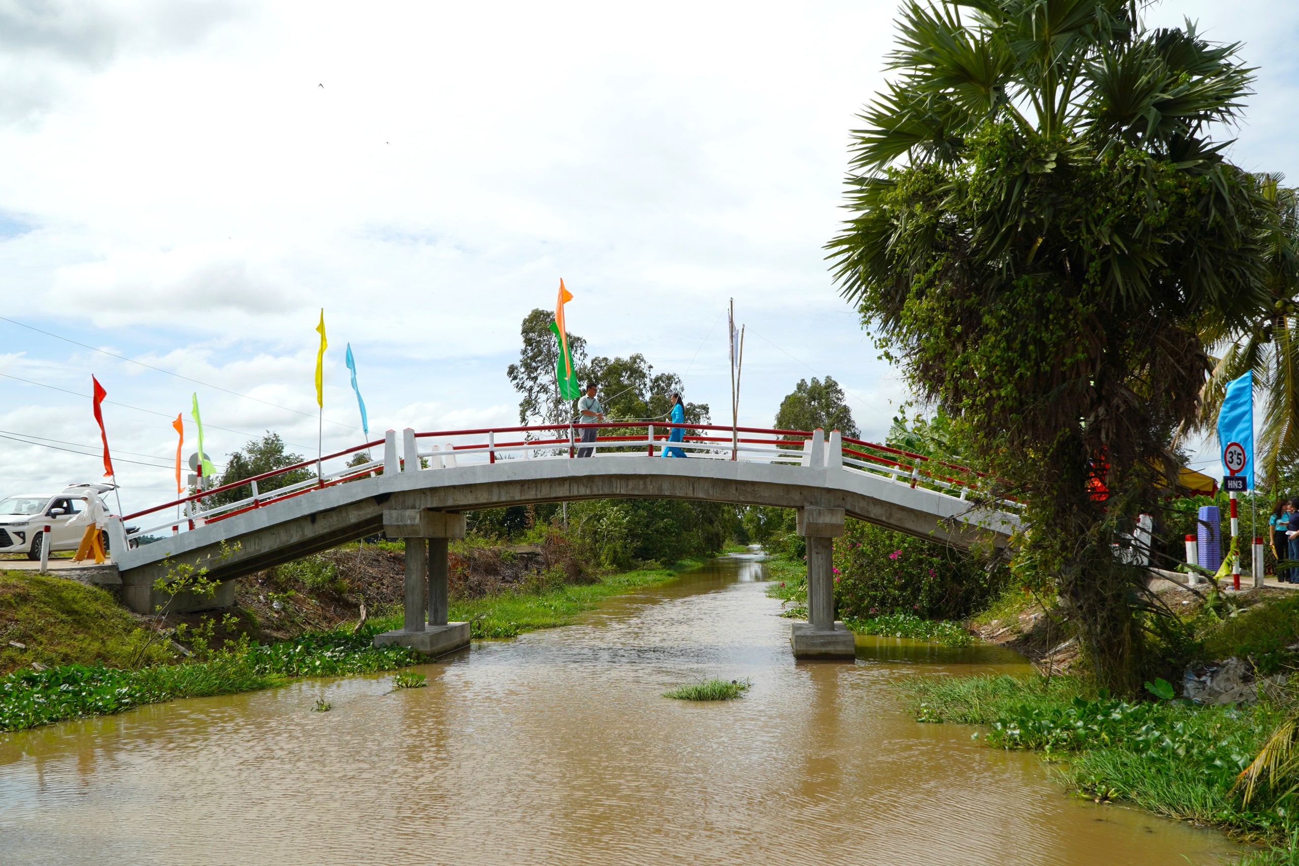 Báo Thanh Niên khánh thành cây cầu mơ ước tại vùng biên giới Giang Thành- Ảnh 6.