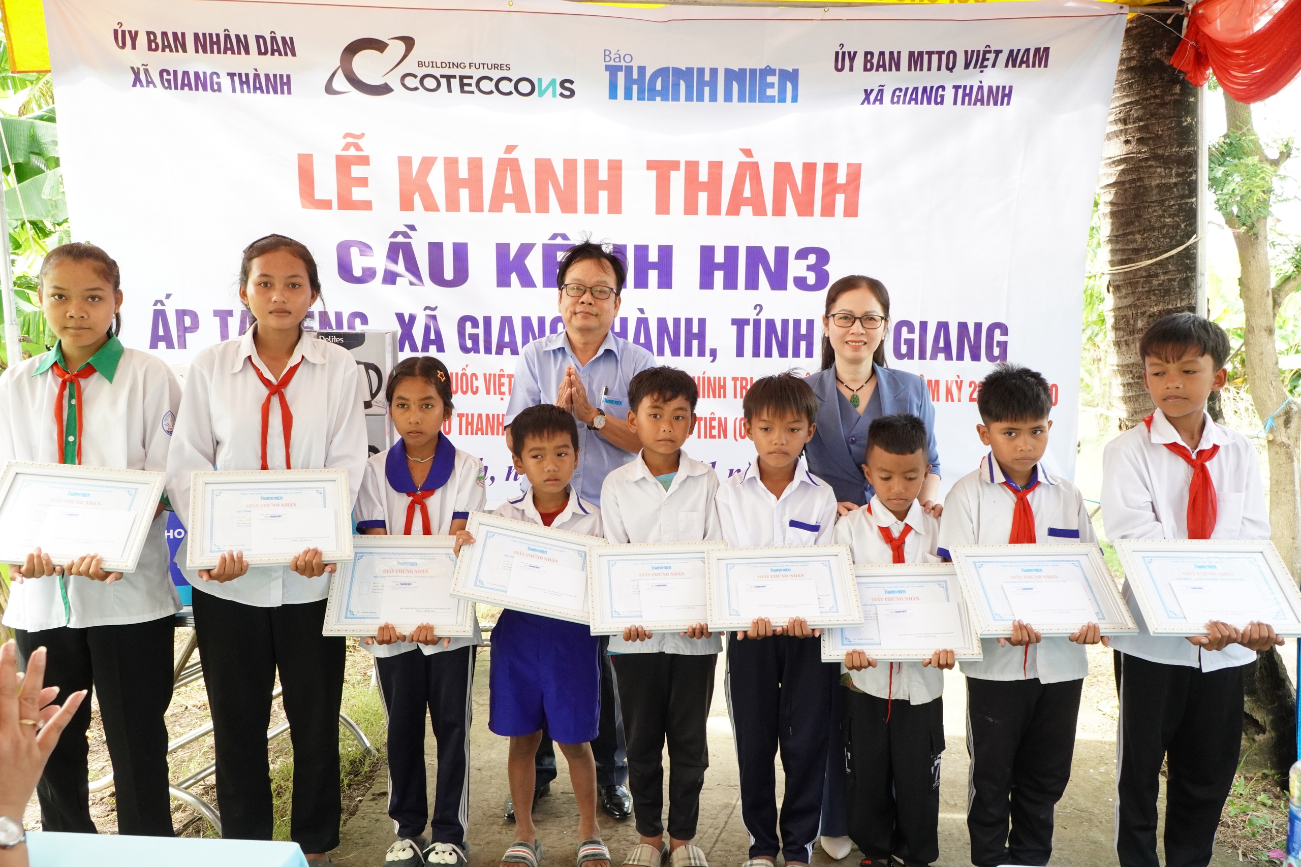 Báo Thanh Niên khánh thành cây cầu mơ ước tại vùng biên giới Giang Thành- Ảnh 9.