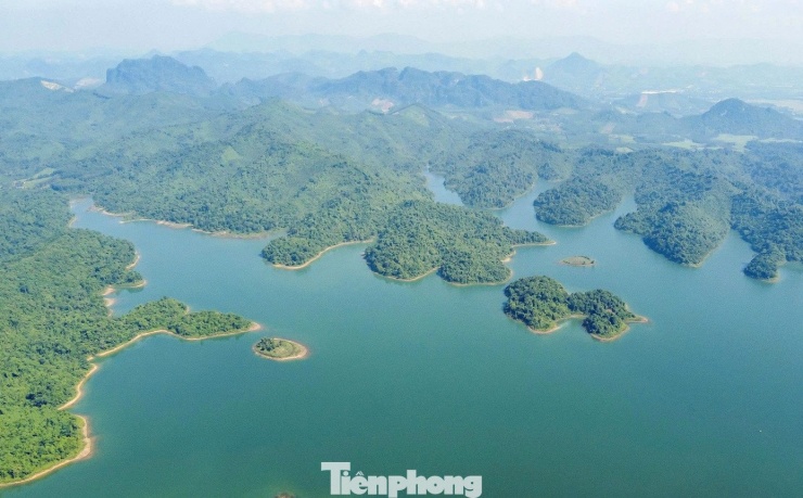 Ngỡ ngàng cảnh sắc đẹp như tranh thủy mặc ở Bến En - 5