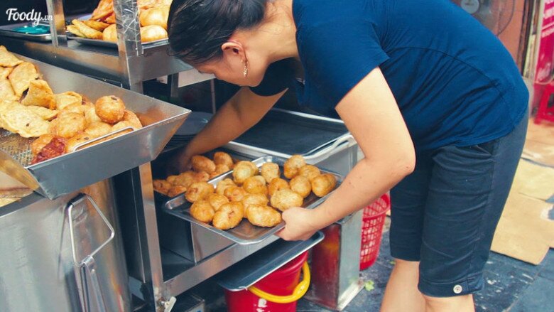 Đi tìm 2 quán bánh rán mặn ngon amp;#34;tuyệt đỉnhamp;#34; Hà Nội: Đều tồn tại hàng chục năm, phải lấy số xếp hàng cả tiếng - 4