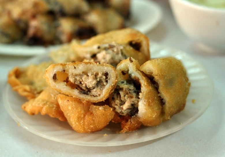 Đi tìm 2 quán bánh rán mặn ngon amp;#34;tuyệt đỉnhamp;#34; Hà Nội: Đều tồn tại hàng chục năm, phải lấy số xếp hàng cả tiếng - 6