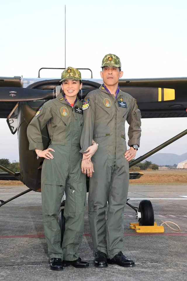 Hoàng hậu Thái Lan từng là tiếp viên hàng không: U50 đẹp lộng lẫy như minh tinh trong chuyến công du nước ngoài- Ảnh 8.