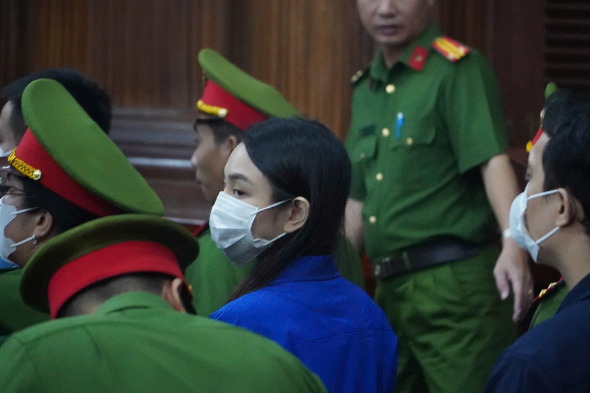 Nguyễn Thúc Thùy Tiên: 