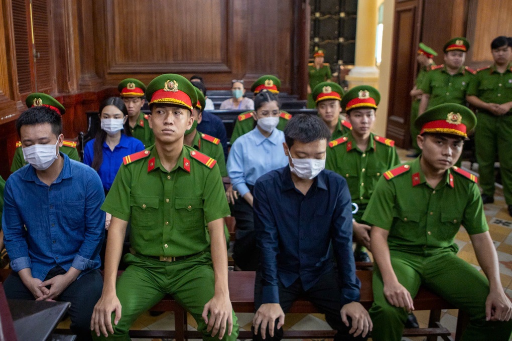 Hoa hậu Thùy Tiên, Quang Linh Vlogs, Hằng Du Mục lĩnh 2 năm tù - 2