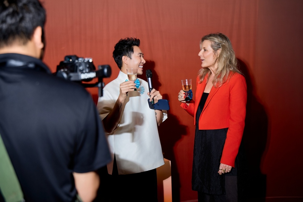 1763552070 885 Stylist Hoang Ku lam co van nghe thuat cho thuong