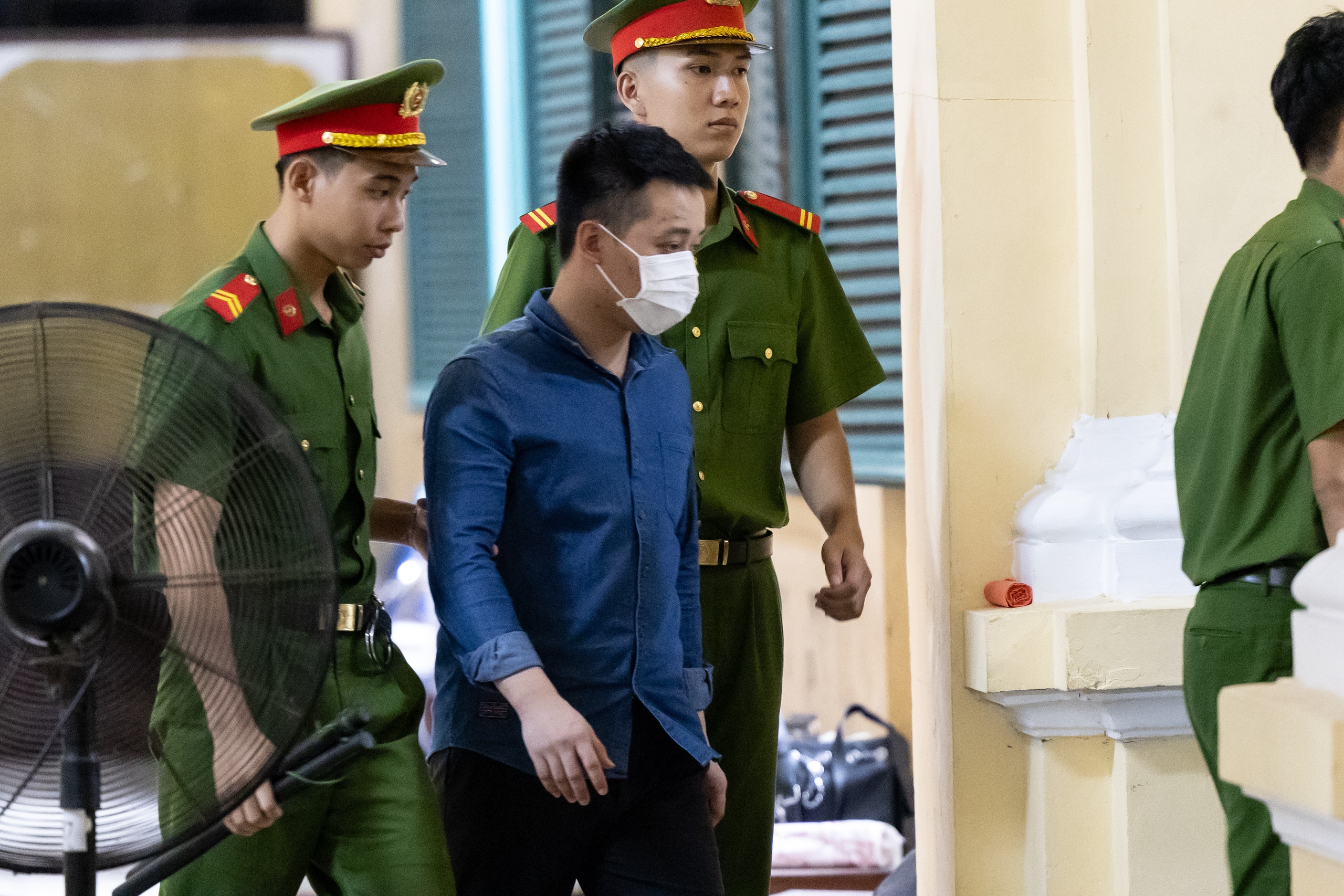 Thuỳ Tiên ôm Hằng Du Mục, vẫy tay chào mẹ sau khi nhận mức án cuối cùng- Ảnh 5.