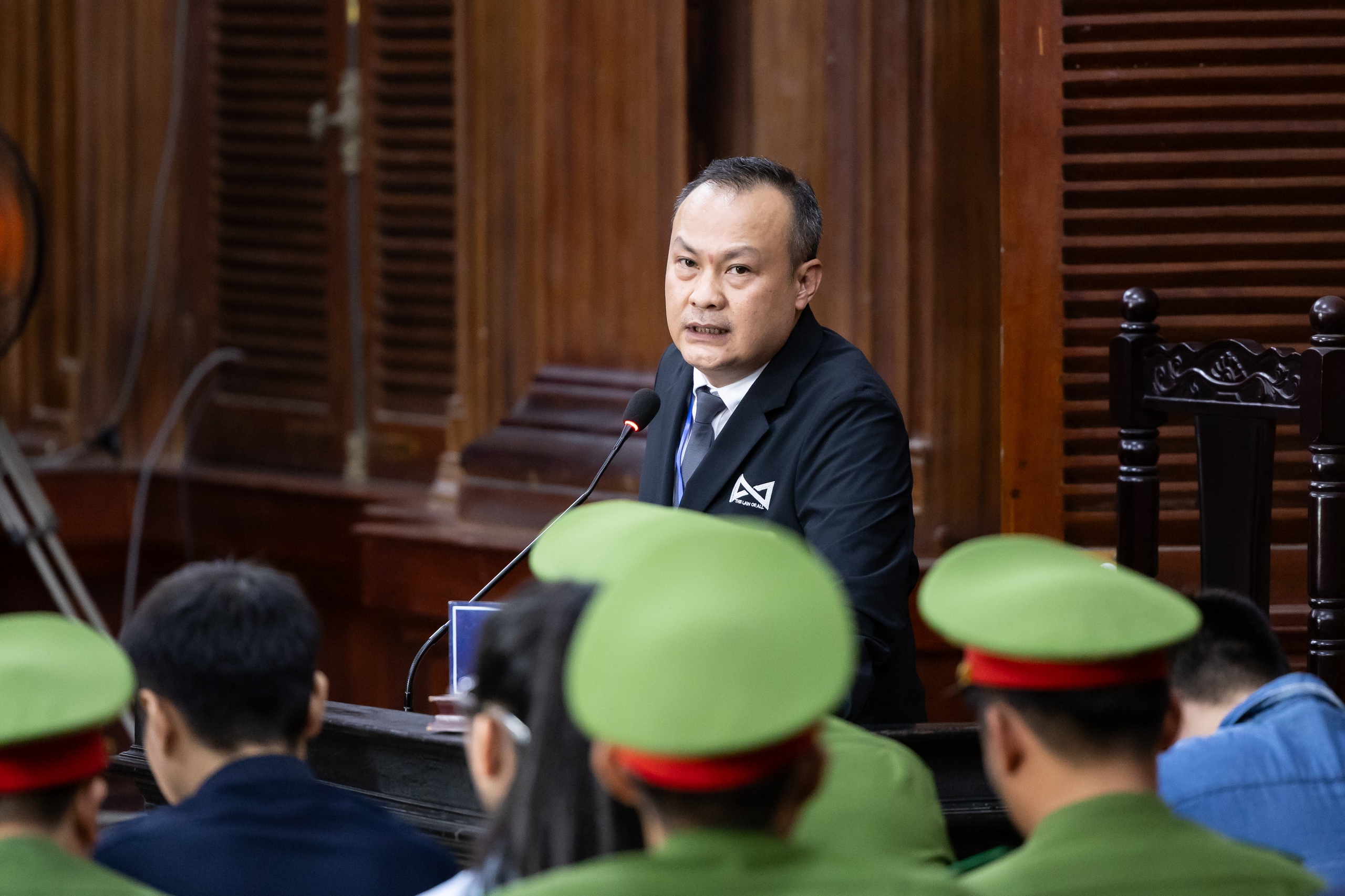 Thuỳ Tiên ôm Hằng Du Mục, vẫy tay chào mẹ sau khi nhận mức án cuối cùng- Ảnh 7.