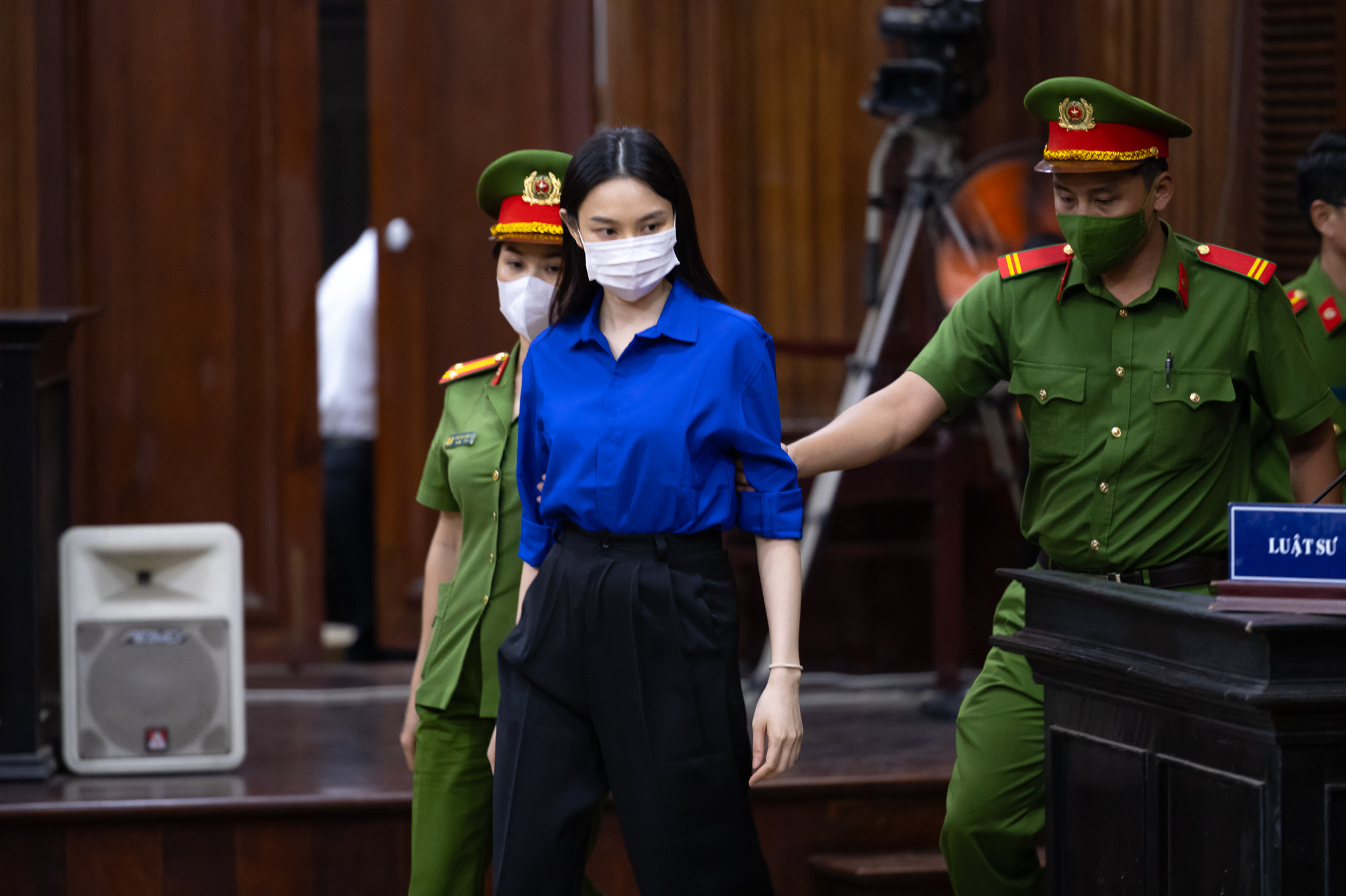 Thuỳ Tiên ôm Hằng Du Mục, vẫy tay chào mẹ sau khi nhận mức án cuối cùng- Ảnh 11.