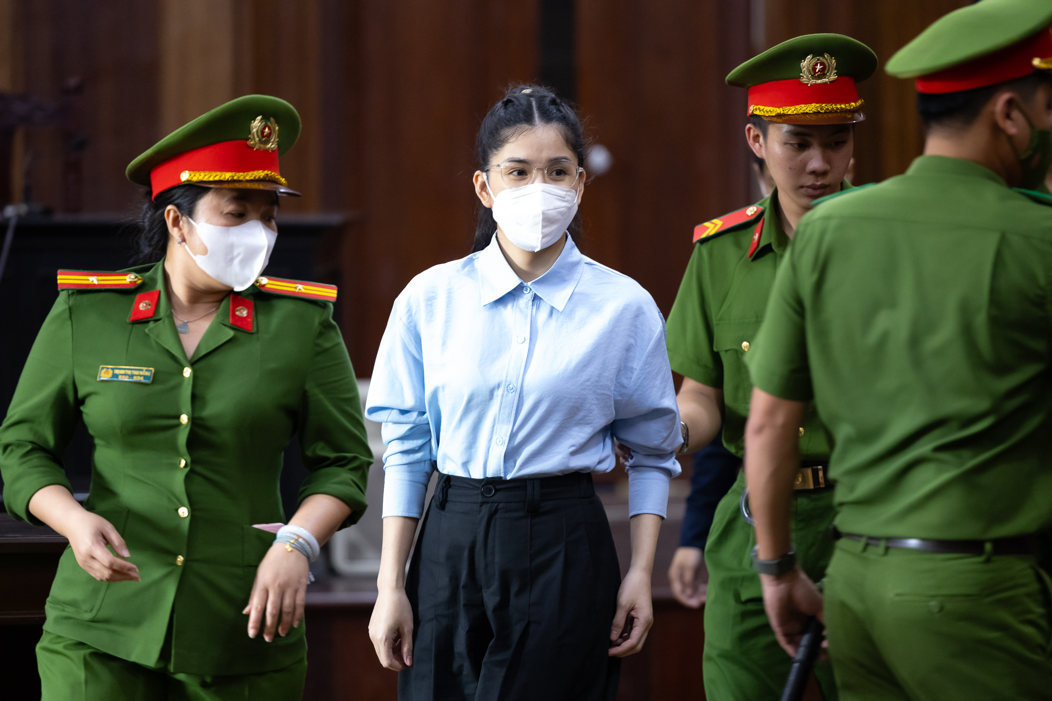 Thuỳ Tiên ôm Hằng Du Mục, vẫy tay chào mẹ sau khi nhận mức án cuối cùng- Ảnh 12.