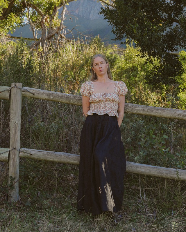 Trở về với vẻ đẹp tự nhiên cùng áo, váy linen- Ảnh 3.