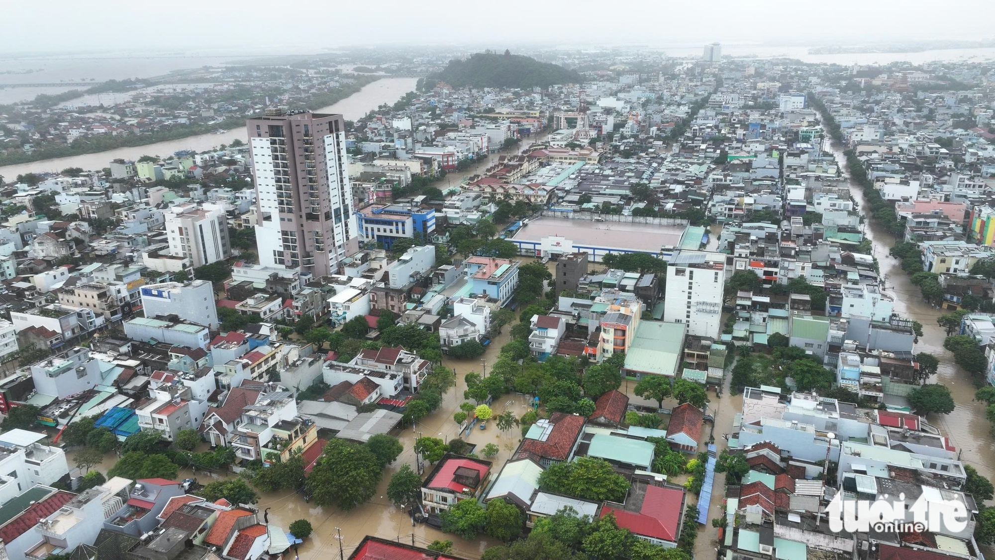 Thủy điện Sông Ba Hạ xả lũ hơn 16.000m³/s, lũ khả năng vượt đỉnh lịch sử năm 1993 - Ảnh 2.