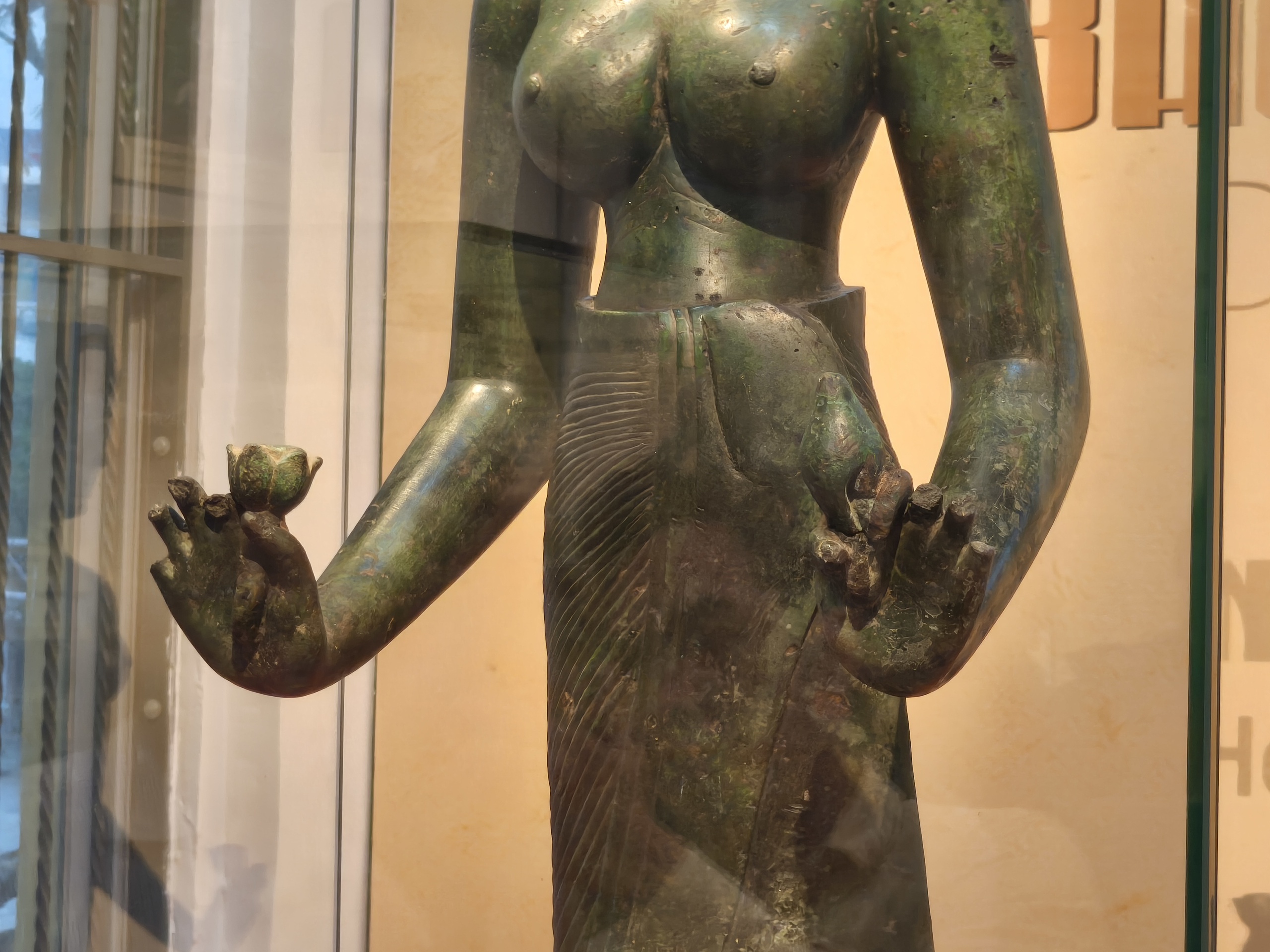 Lần đầu trưng bày bảo vật quốc gia tượng Bồ tát Tara hoàn chỉnh - Ảnh 5. Lần đầu trưng bày bảo vật quốc gia tượng Bồ tát Tara hoàn chỉnh - Ảnh 5.