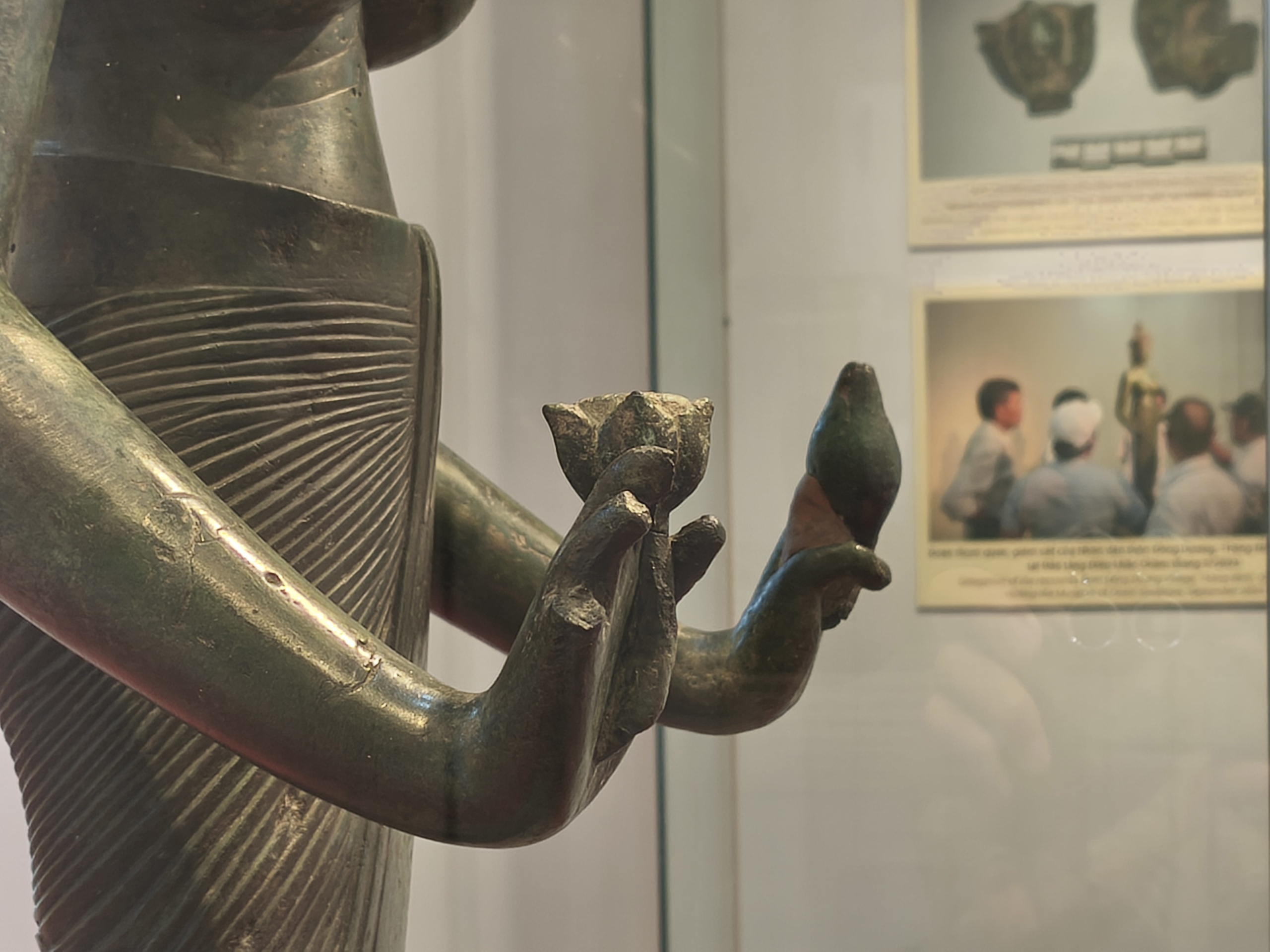 Lần đầu trưng bày bảo vật quốc gia tượng Bồ tát Tara hoàn chỉnh - Ảnh 6. Lần đầu trưng bày bảo vật quốc gia tượng Bồ tát Tara hoàn chỉnh - Ảnh 6.