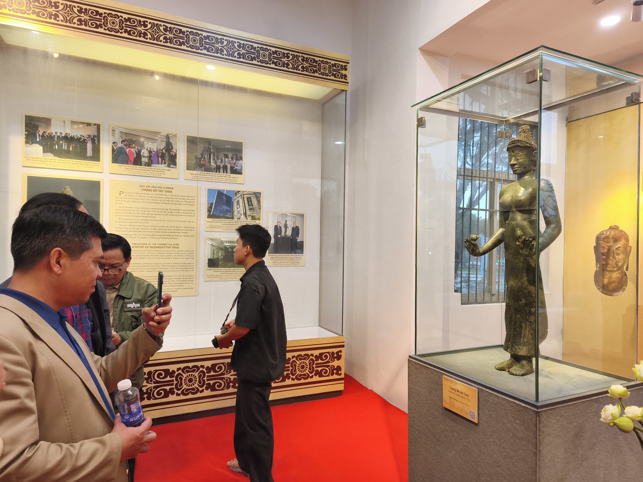 Lần đầu trưng bày bảo vật quốc gia tượng Bồ tát Tara hoàn chỉnh - Ảnh 7. Lần đầu trưng bày bảo vật quốc gia tượng Bồ tát Tara hoàn chỉnh - Ảnh 7.