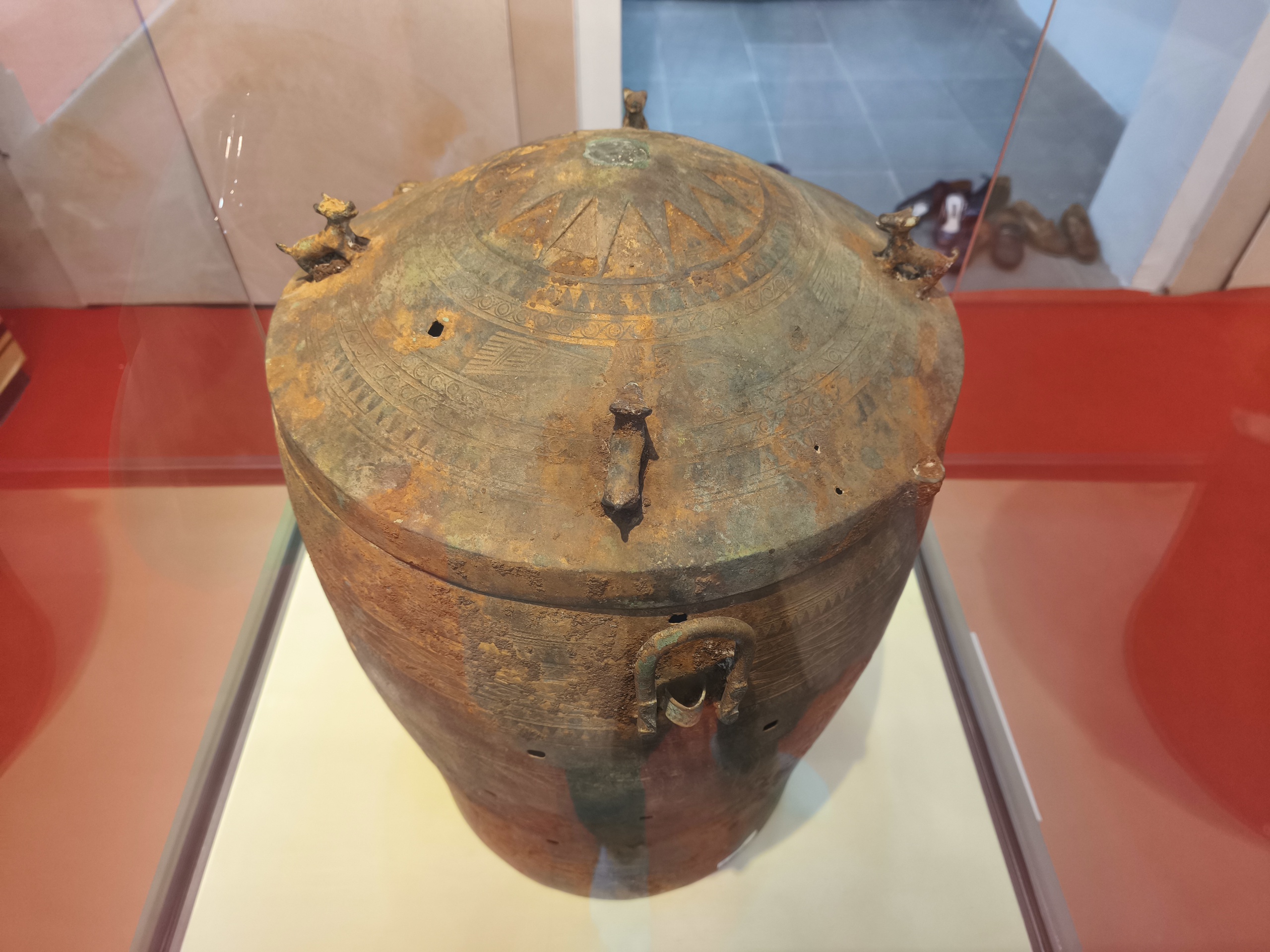 Lần đầu trưng bày bảo vật quốc gia tượng Bồ tát Tara hoàn chỉnh - Ảnh 12. Lần đầu trưng bày bảo vật quốc gia tượng Bồ tát Tara hoàn chỉnh - Ảnh 12.