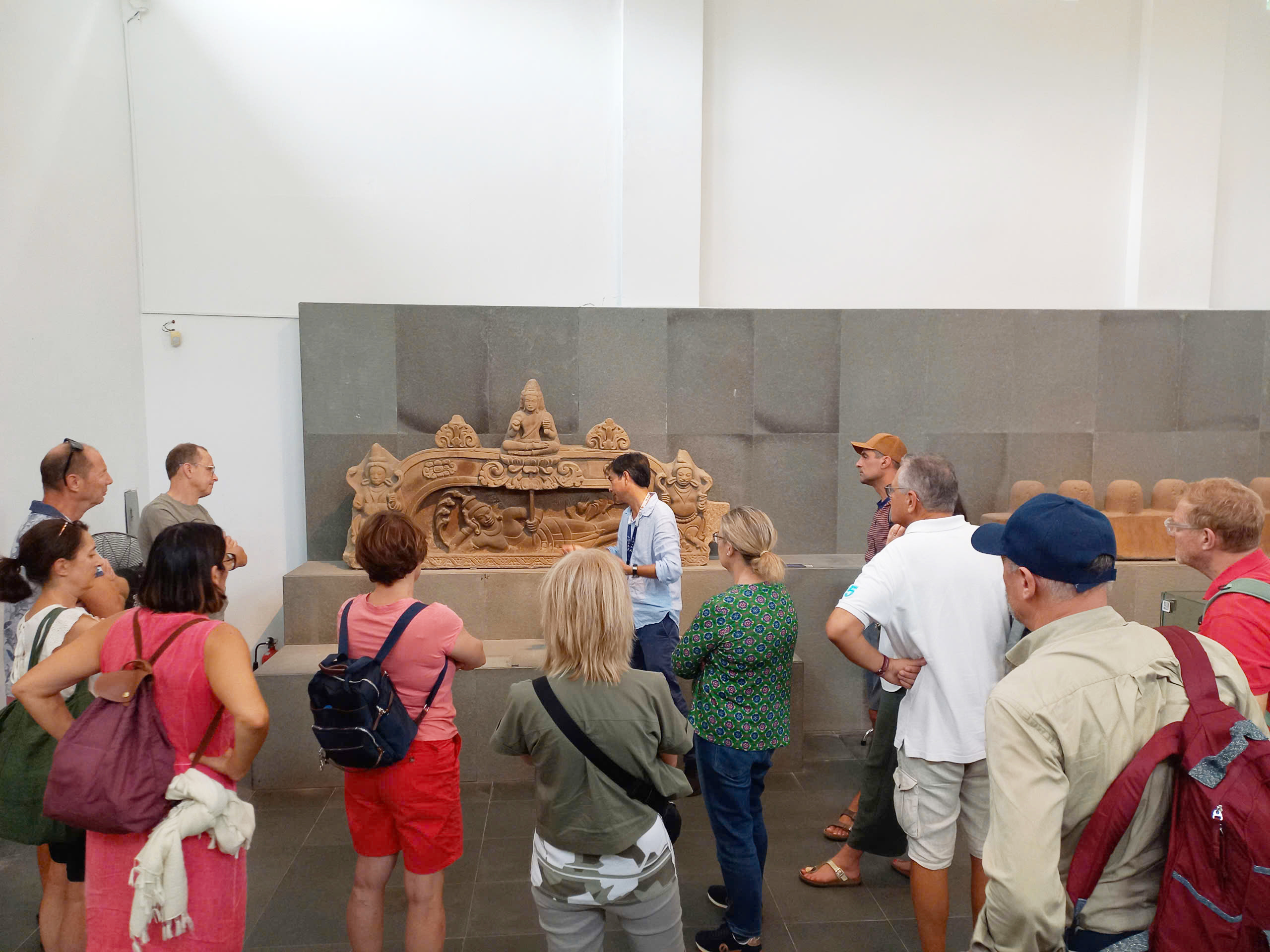 Lần đầu trưng bày bảo vật quốc gia tượng Bồ tát Tara hoàn chỉnh - Ảnh 17. Lần đầu trưng bày bảo vật quốc gia tượng Bồ tát Tara hoàn chỉnh - Ảnh 17.