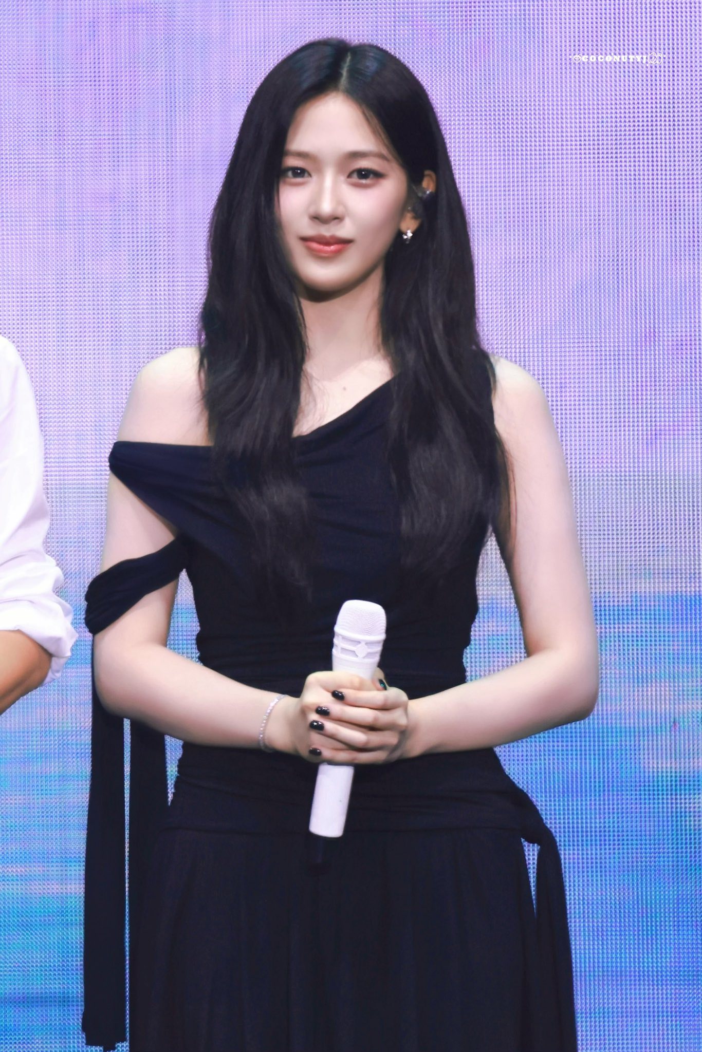 Mỹ nhân có khuôn mặt như nữ chính điện ảnh, nhan sắc tự nhiên tương lai còn ăn đứt Jang Wonyoung- Ảnh 8.