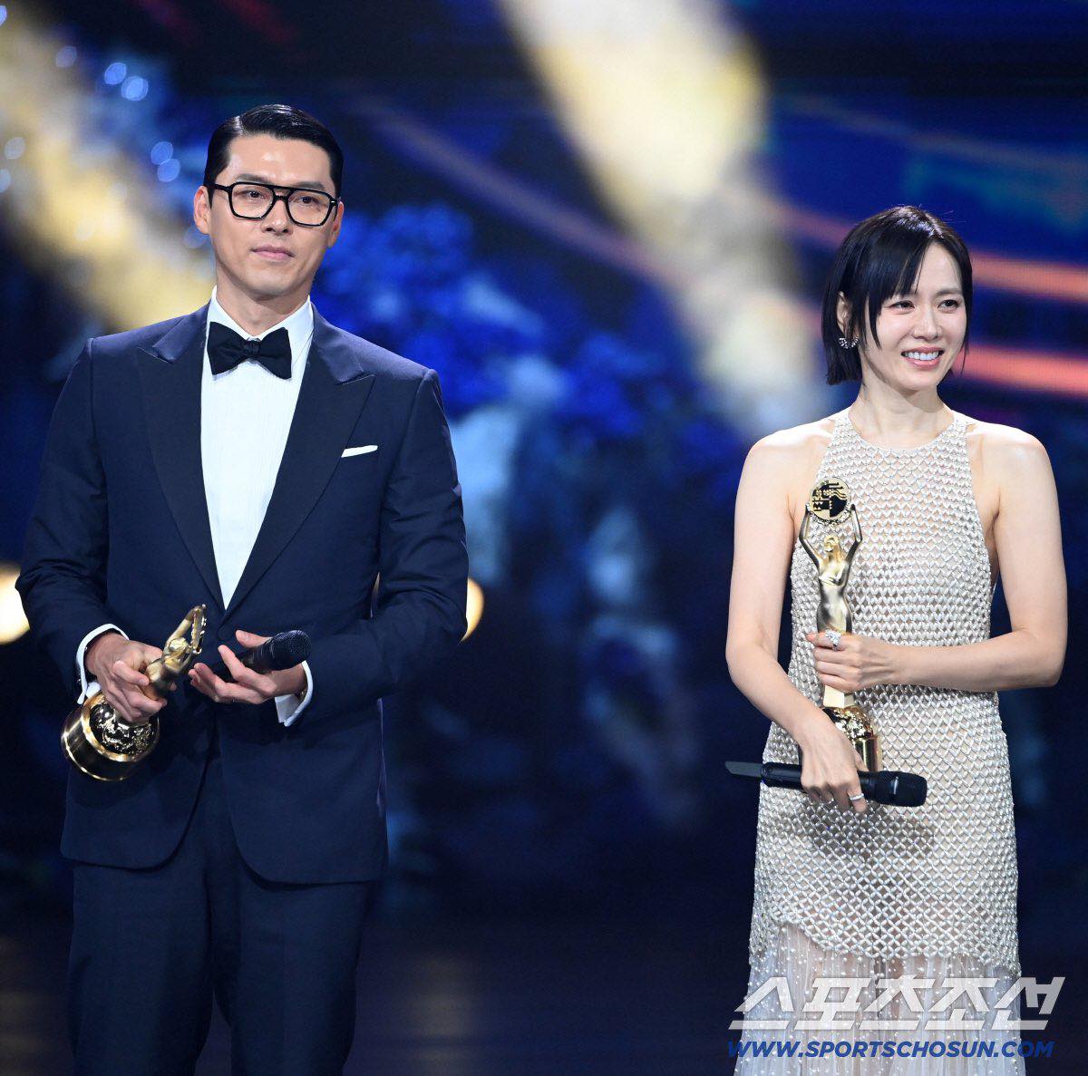 Không chịu nổi vợ chồng Hyun Bin - Son Ye Jin được nữa rồi!- Ảnh 15.