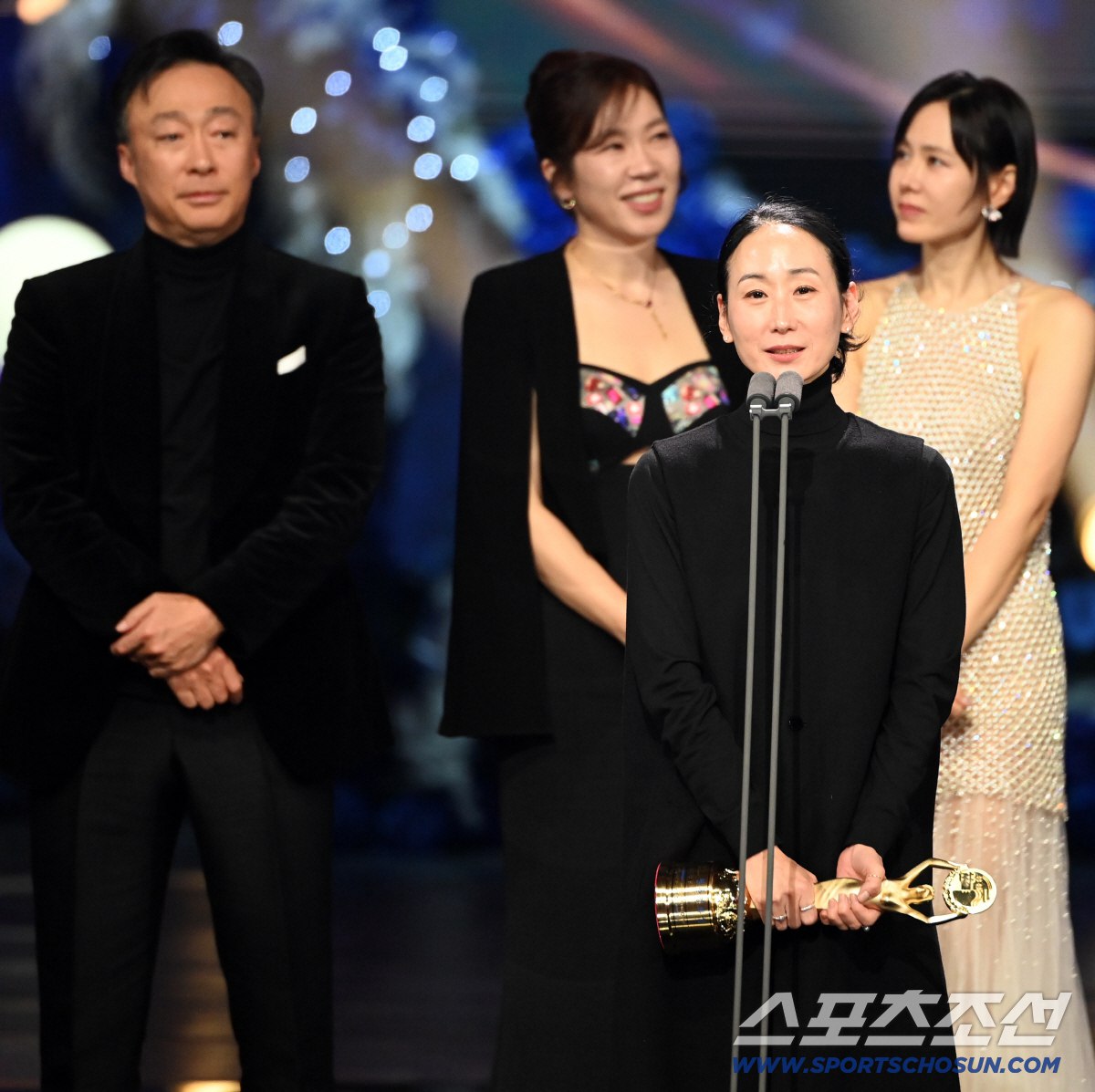 Rồng Xanh 2025: Hyun Bin và Son Ye Jin cùng lên ngôi Ảnh đế - Ảnh hậu, phim hay nhất là cái tên không ai dám cãi- Ảnh 5.