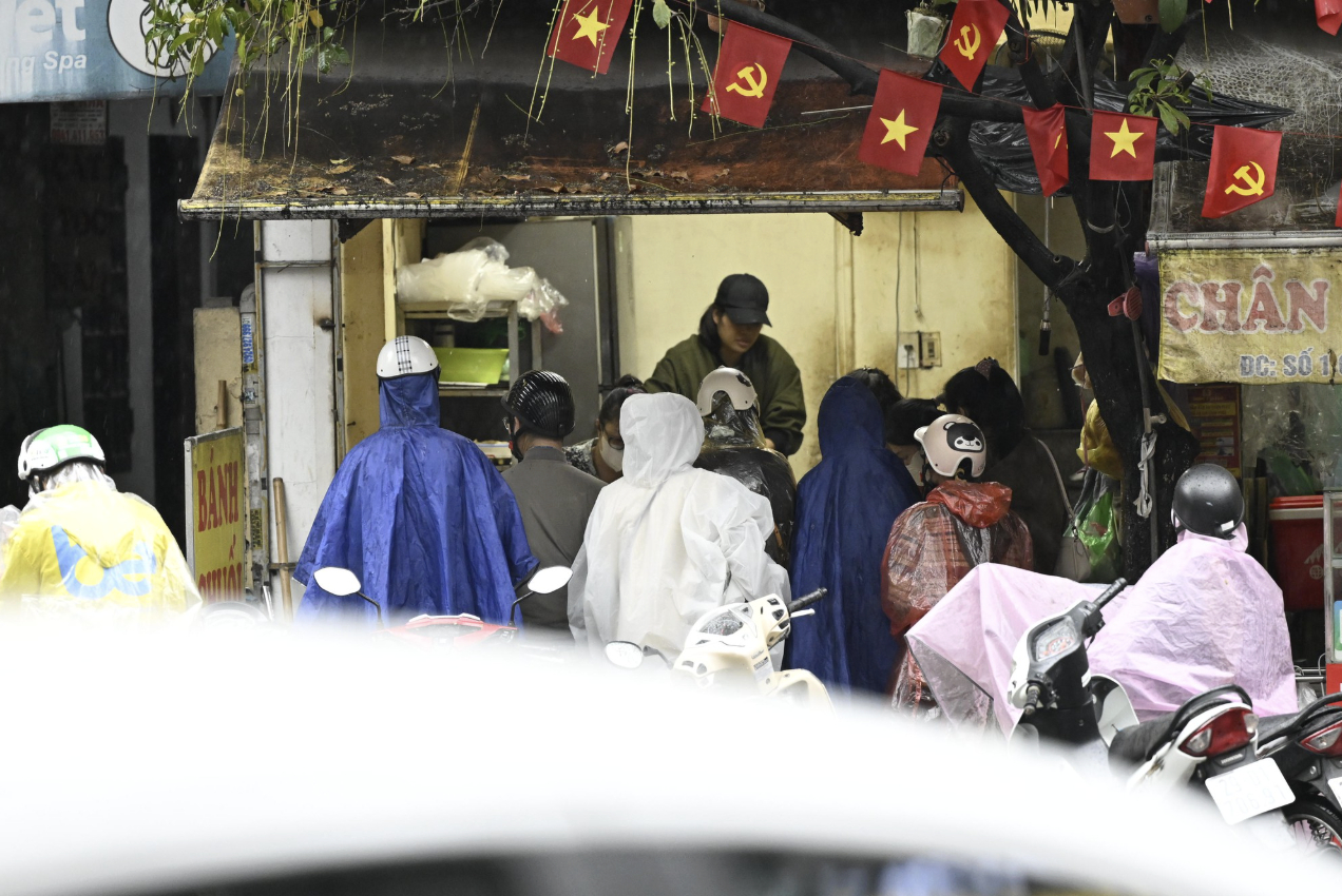 1763567256 151 Thuc te tai hang banh chuoi Ha Noi khien khach