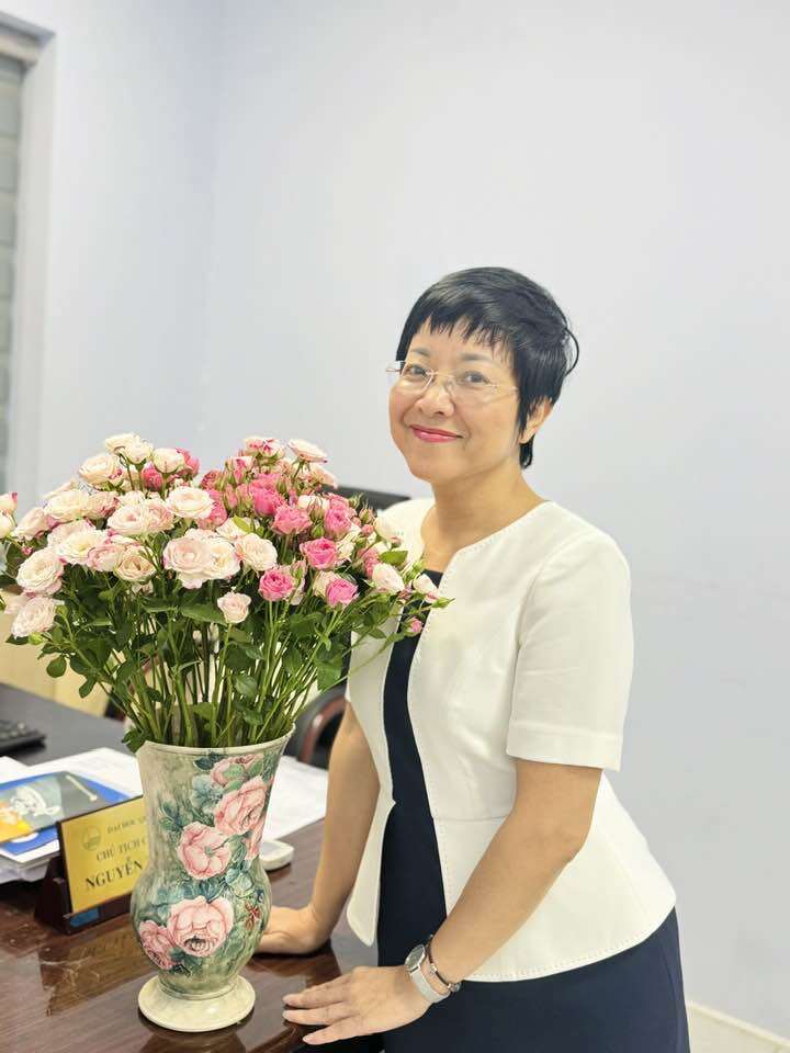 Dù làm sếp lớn, nữ MC gắn liền với hình ảnh giản dị, chỉn chu.