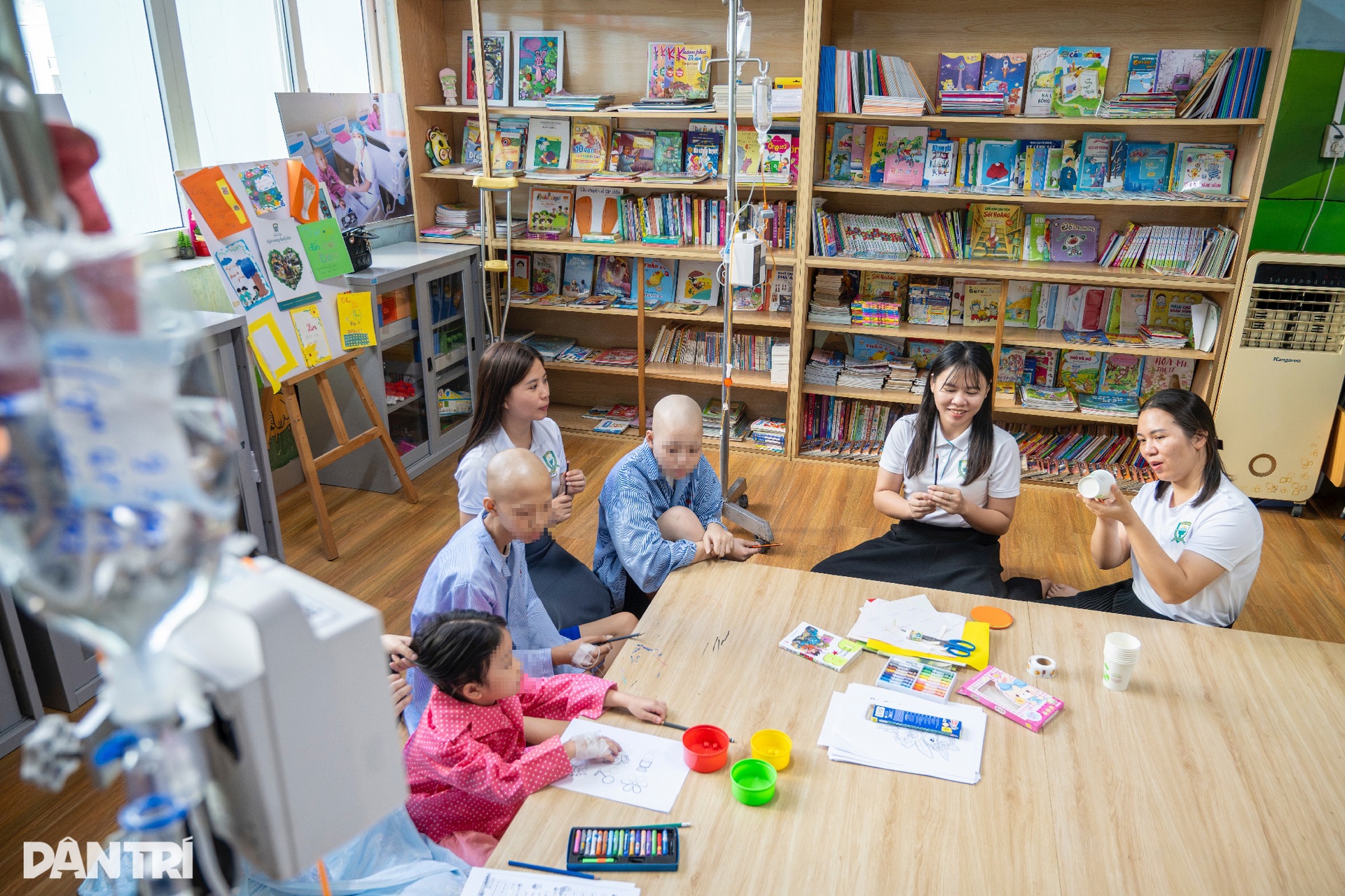 Lớp học đặc biệt gieo niềm tin sống cho bệnh nhi ung thư - 2