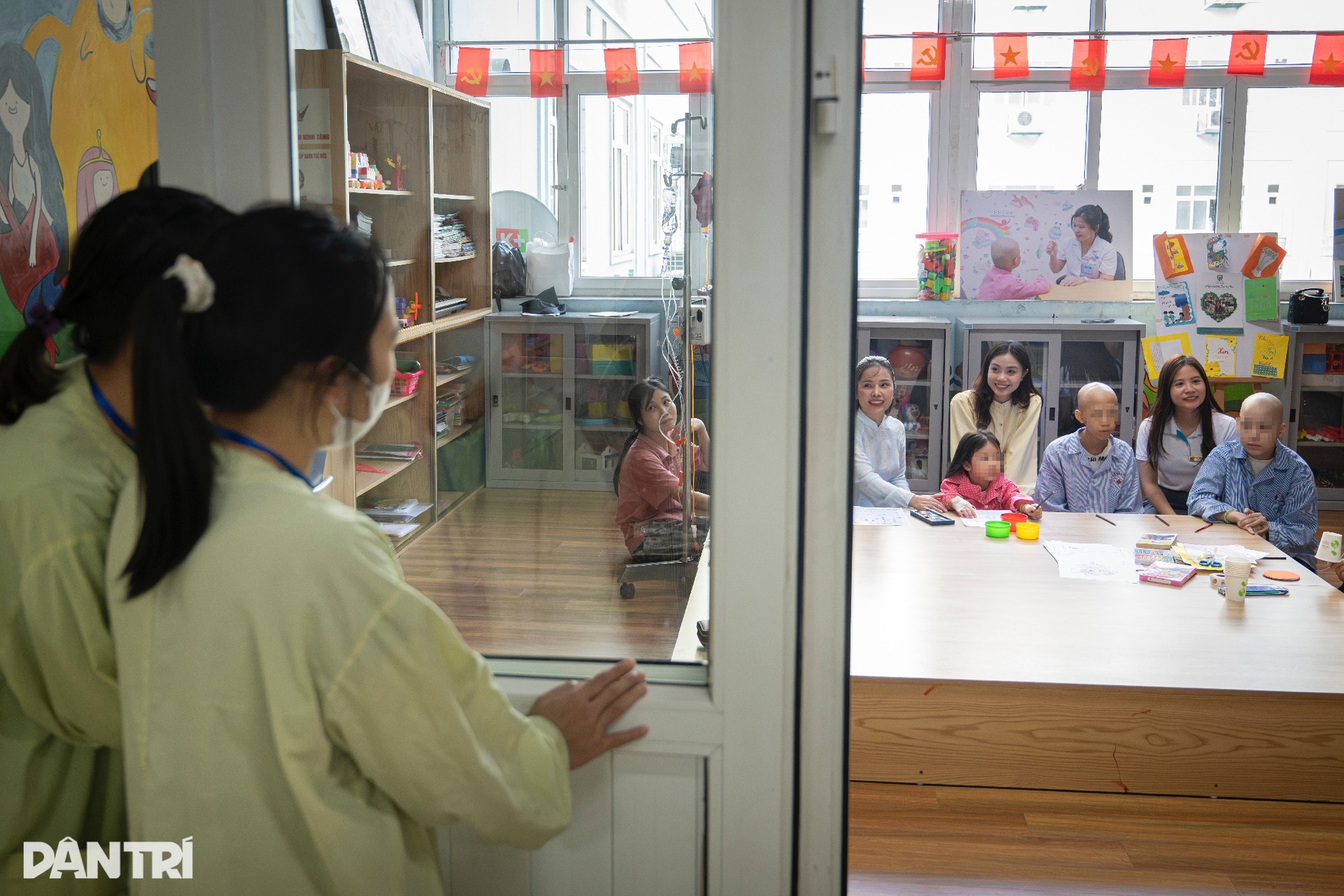 Lớp học đặc biệt gieo niềm tin sống cho bệnh nhi ung thư - 13