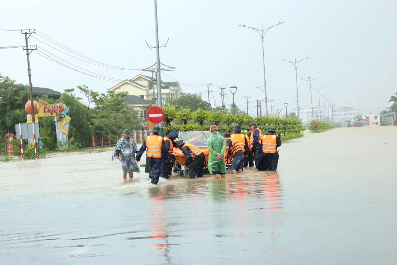 Thủy điện xả tràn giữa lúc hạ du ngập nặng: Đắk Lắk chỉ đạo gì?- Ảnh 4.