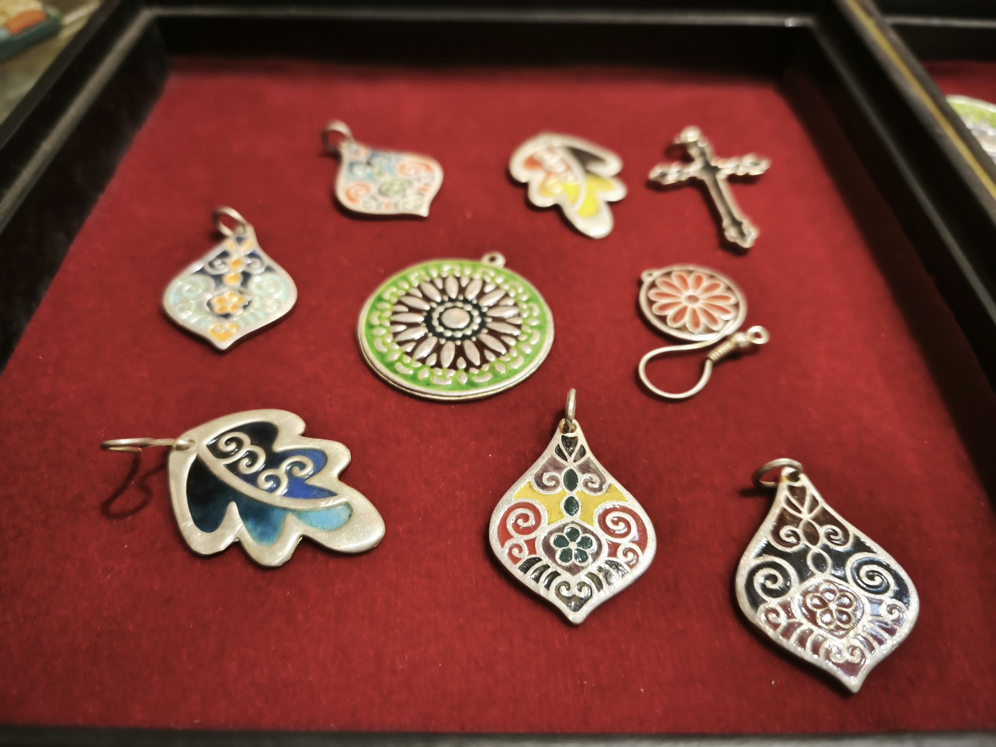 Kỹ nghệ độc lạ: Khúc biến tấu của pháp lam Huế- Ảnh 7.