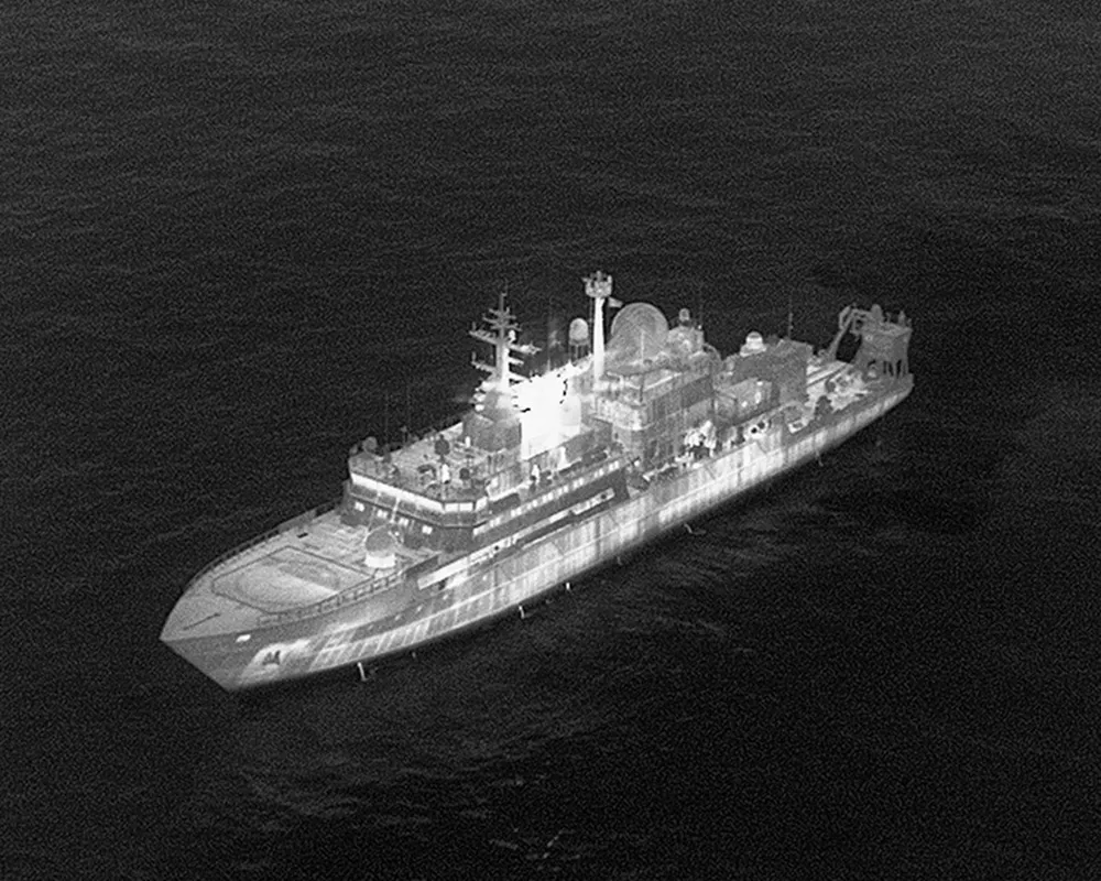 2011 Anh cáo buộc tàu tình báo Nga xâm nhập vùng biển, chiếu laser vào phi công_2.jpg