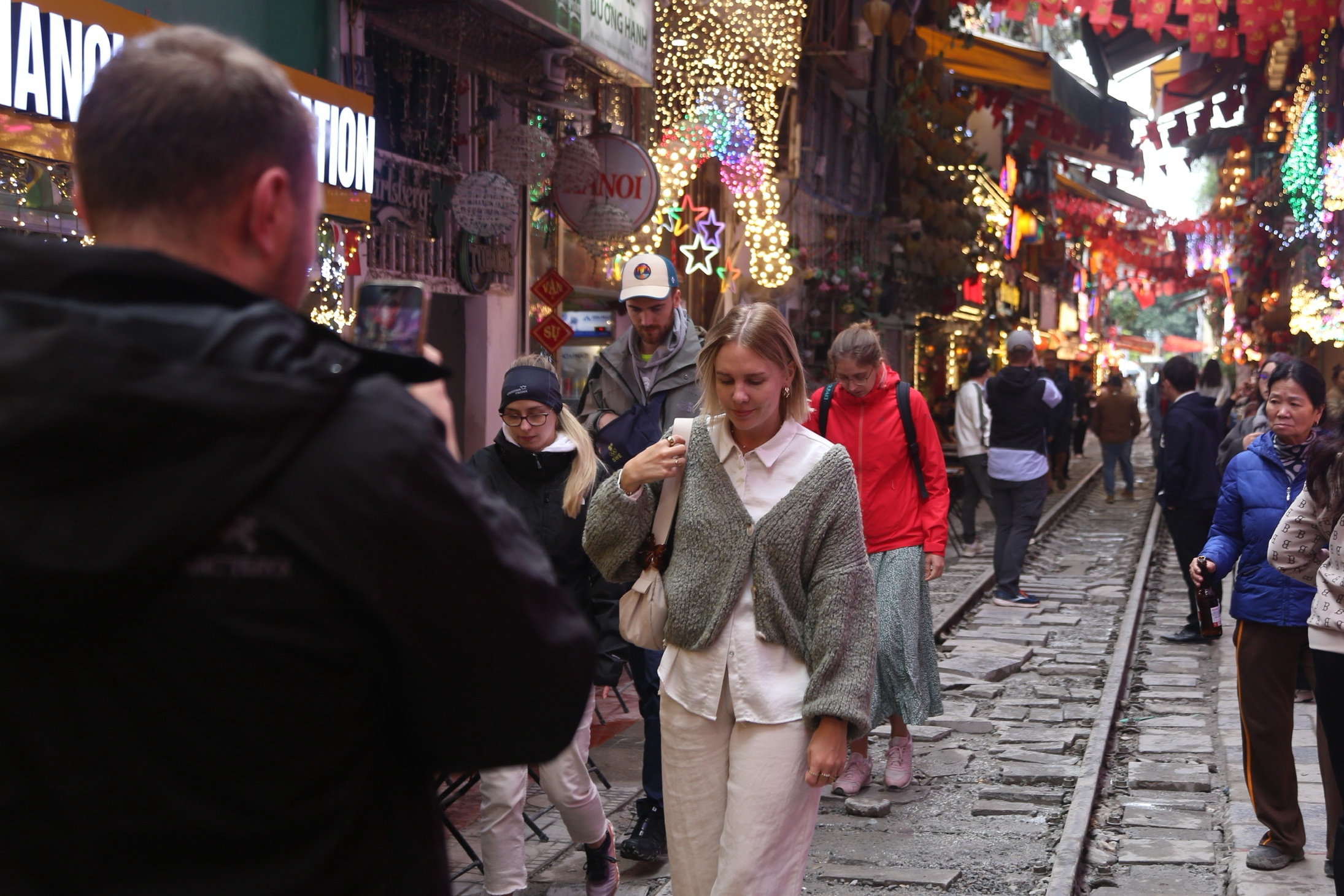 Hà Nội: Nhức nhối tình trạng chiếm dụng hè phố ở 3 phường thí điểm kiểu mẫu - Ảnh 5.