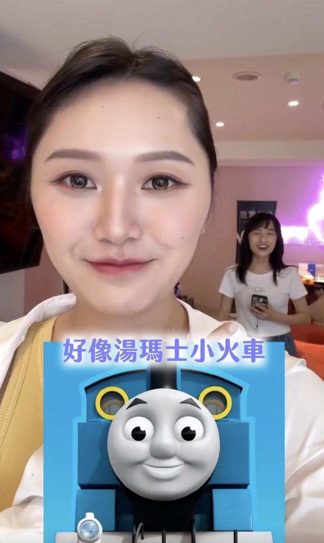 Cô gái khổ sở 30 năm vì tai giống Đoàn Di Băng- Ảnh 1.