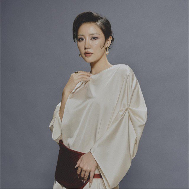 Văn Mai Hương trong Vietnam Idol đã xuất hiện với thân hình tròn trịa, dễ thương và giọng hát cao nội lực. Trong nhiều năm hoạt động showbiz với vai trò ca sĩ, không ít lần cô bị cộng đồng mạng "chê bai" thân hình thừa cân của mình. Tuy nhiên, những năm gần đây, vóc dáng của nữ ca sĩ Hà thành đã thay đổi rất nhiều. Cô giảm cân lành mạnh và rất hiệu quả.