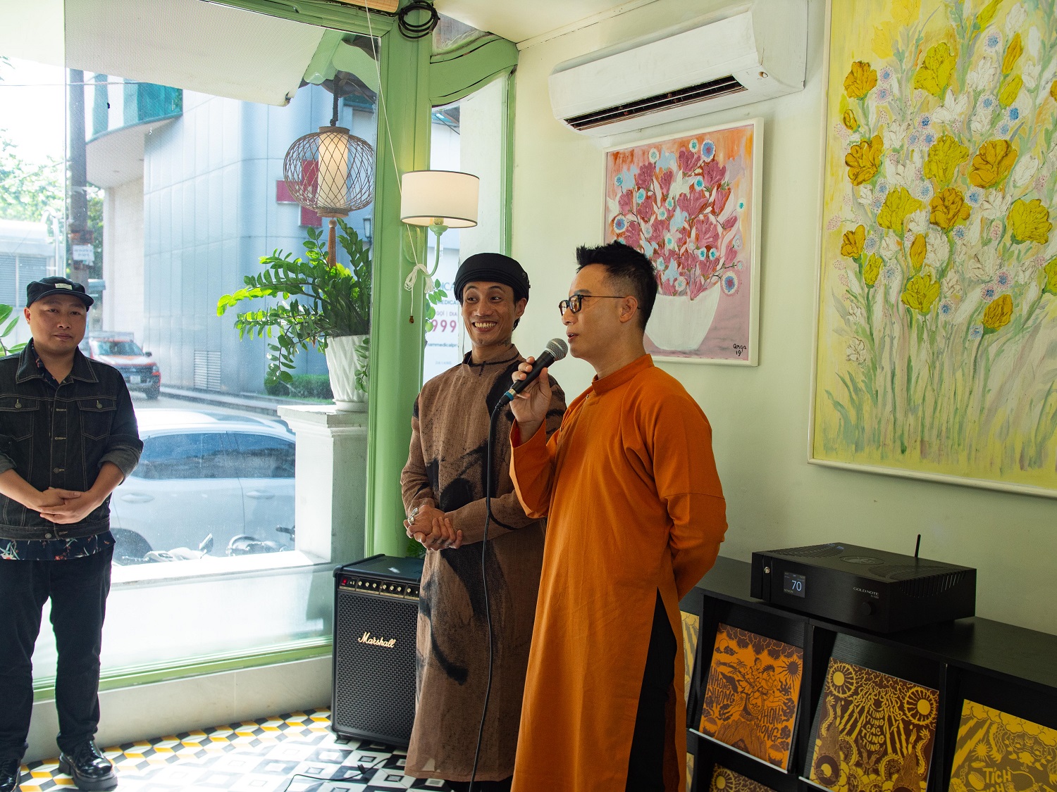 Ca sĩ Hoàng Bách: “Giờ tôi phải bào chữa ngay, tức quá mới phải nói”- Ảnh 5. Ca sĩ Hoàng Bách: “Giờ tôi phải bào chữa ngay, tức quá mới phải nói”- Ảnh 5.