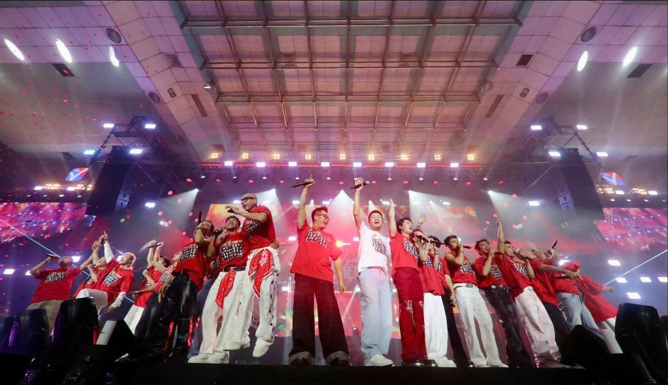 Vikki lan tỏa yêu thương: Đêm nhạc “Tôi! Người Việt Nam” & 5,3 tỷ đồng chuyển tới đồng bào bão lũ- Ảnh 3.