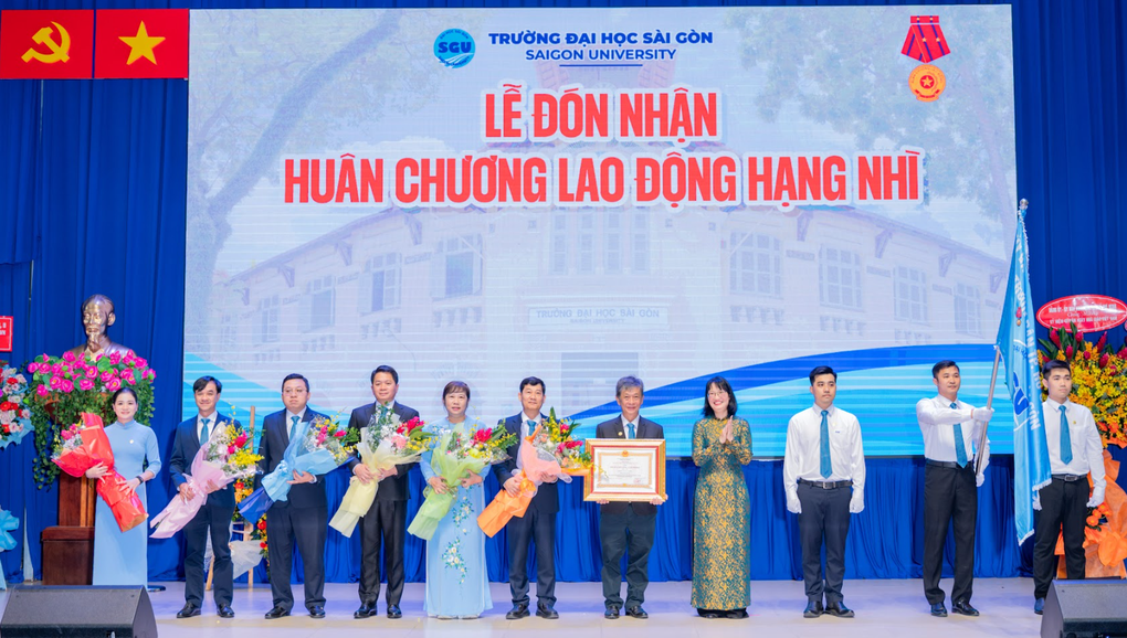 Sinh viên Lào làm thơ tặng giáo viên Việt nhân ngày 20/11 - 3